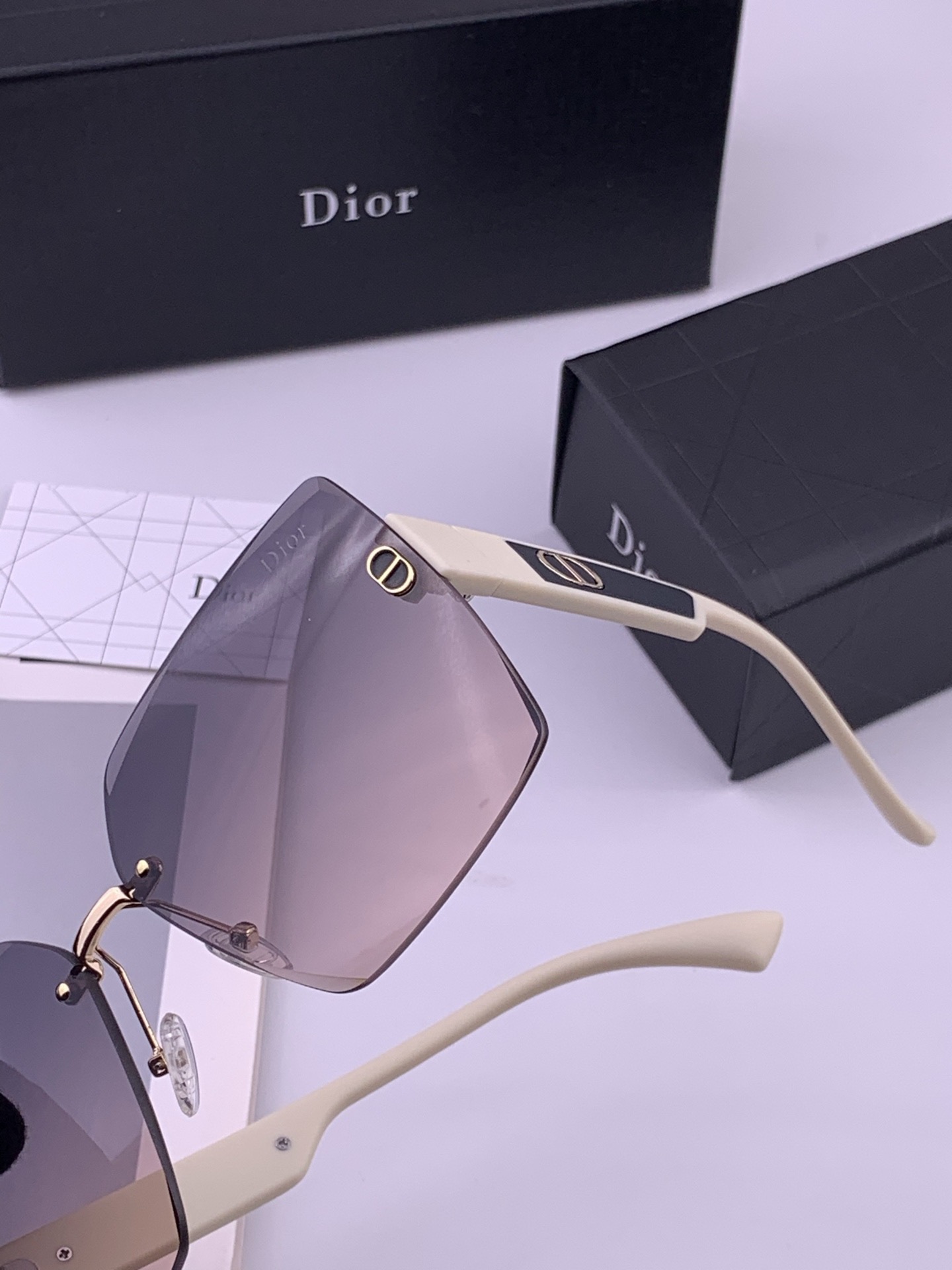 🔺 【DIOR-迪奥】开春新款 潮流爆款 时尚方框偏光太阳镜 高品质 佩戴舒适 网红潮款墨镜 女士高清偏