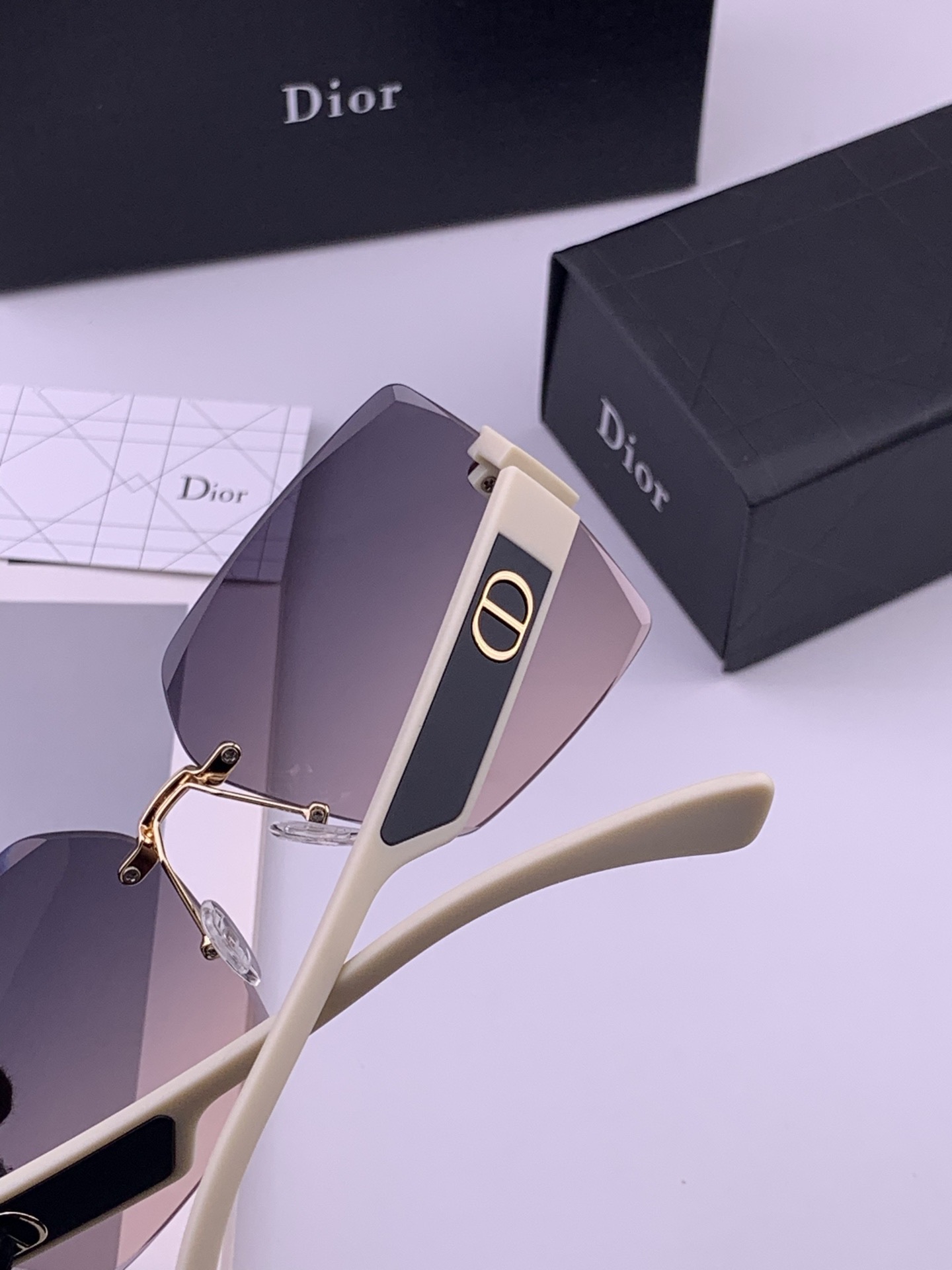 🔺 【DIOR-迪奥】开春新款 潮流爆款 时尚方框偏光太阳镜 高品质 佩戴舒适 网红潮款墨镜 女士高清偏