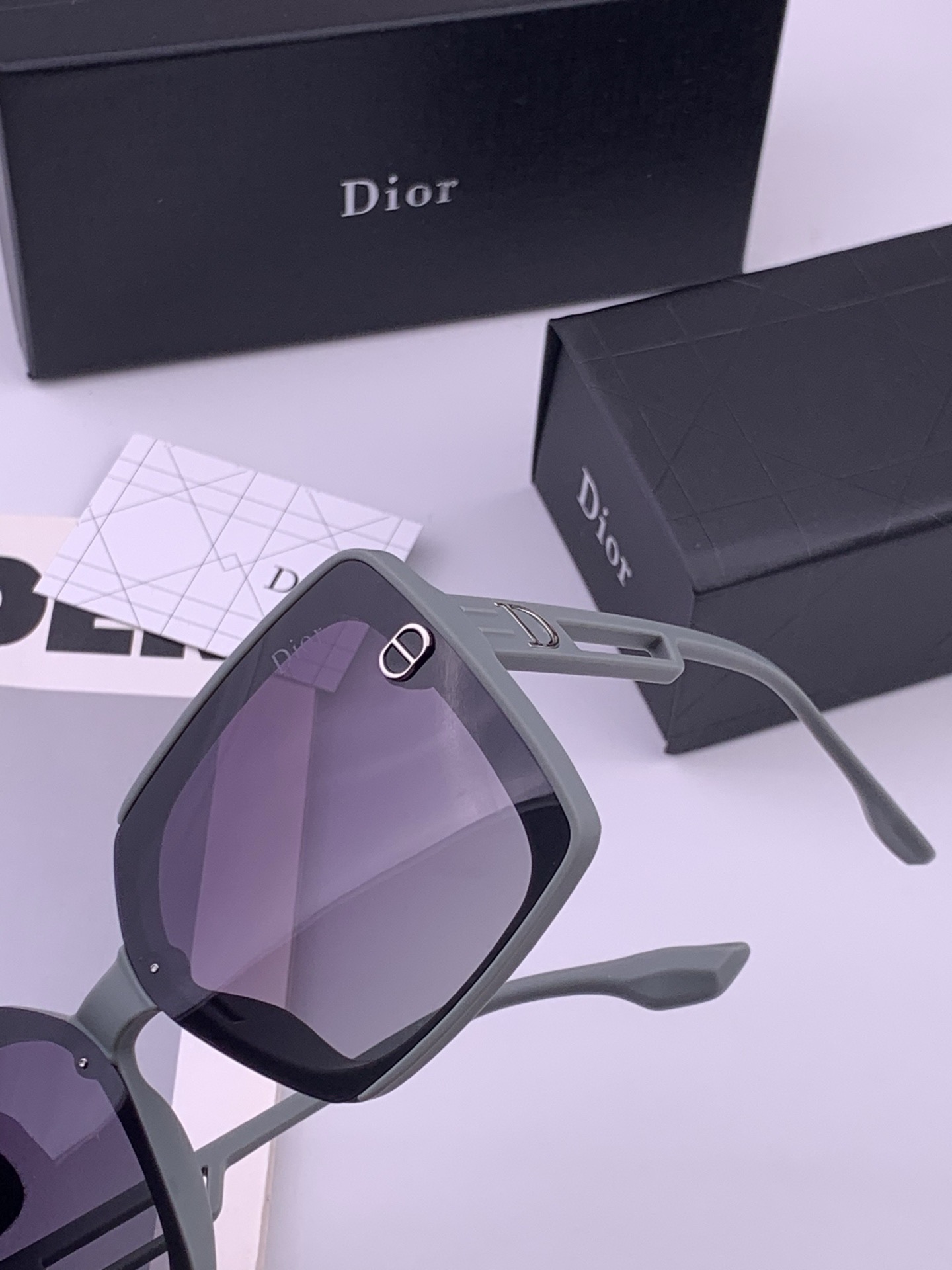 🔺 【DIOR-迪奥】开春新款 潮流爆款 时尚方框偏光太阳镜 高品质 佩戴舒适 网红潮款墨镜 女士高清偏