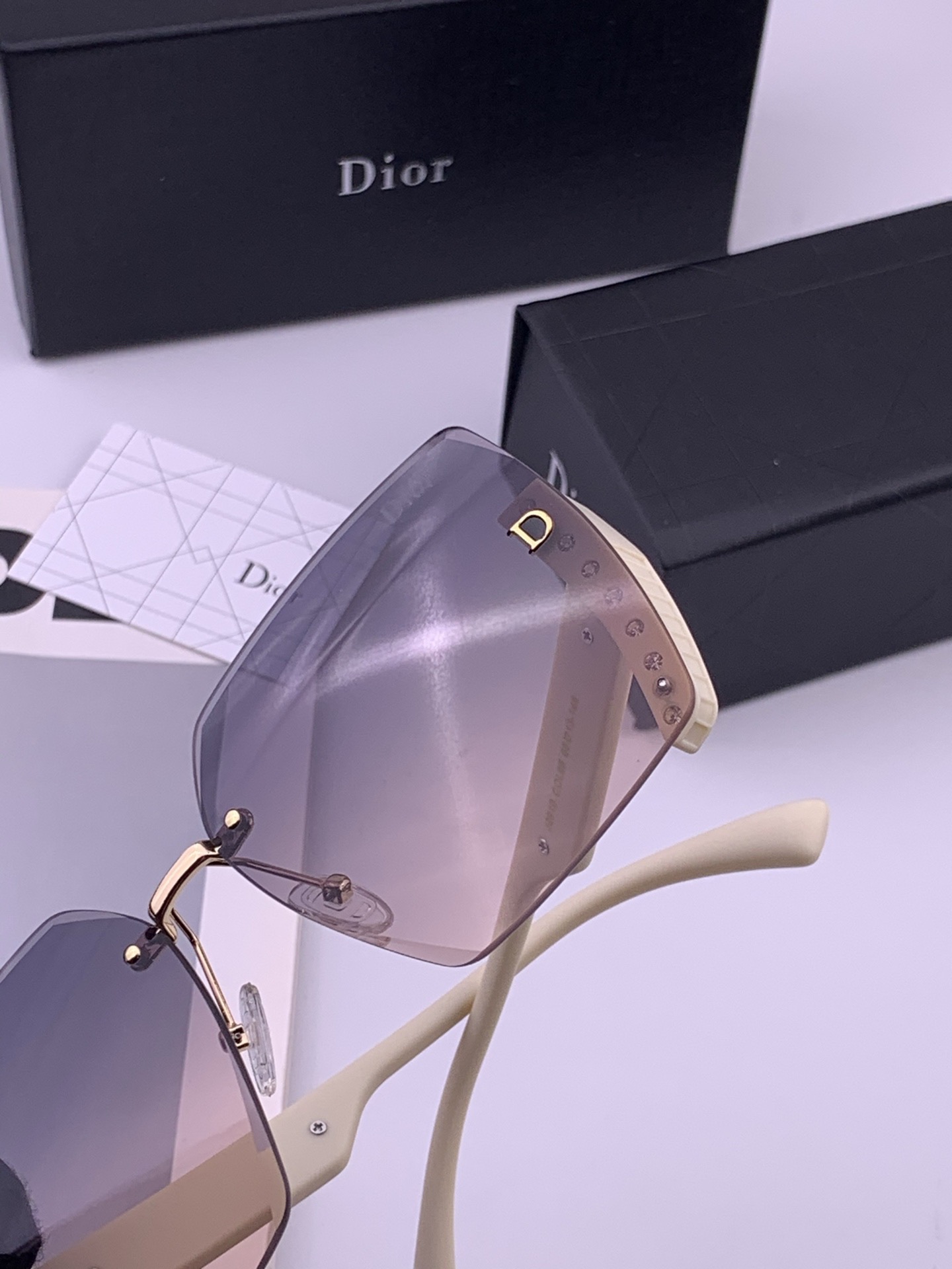 🔺 【DIOR-迪奥】开春新款 潮流爆款 时尚方框太阳镜 高品质 佩戴舒适 网红潮款墨镜 女士高清太阳镜