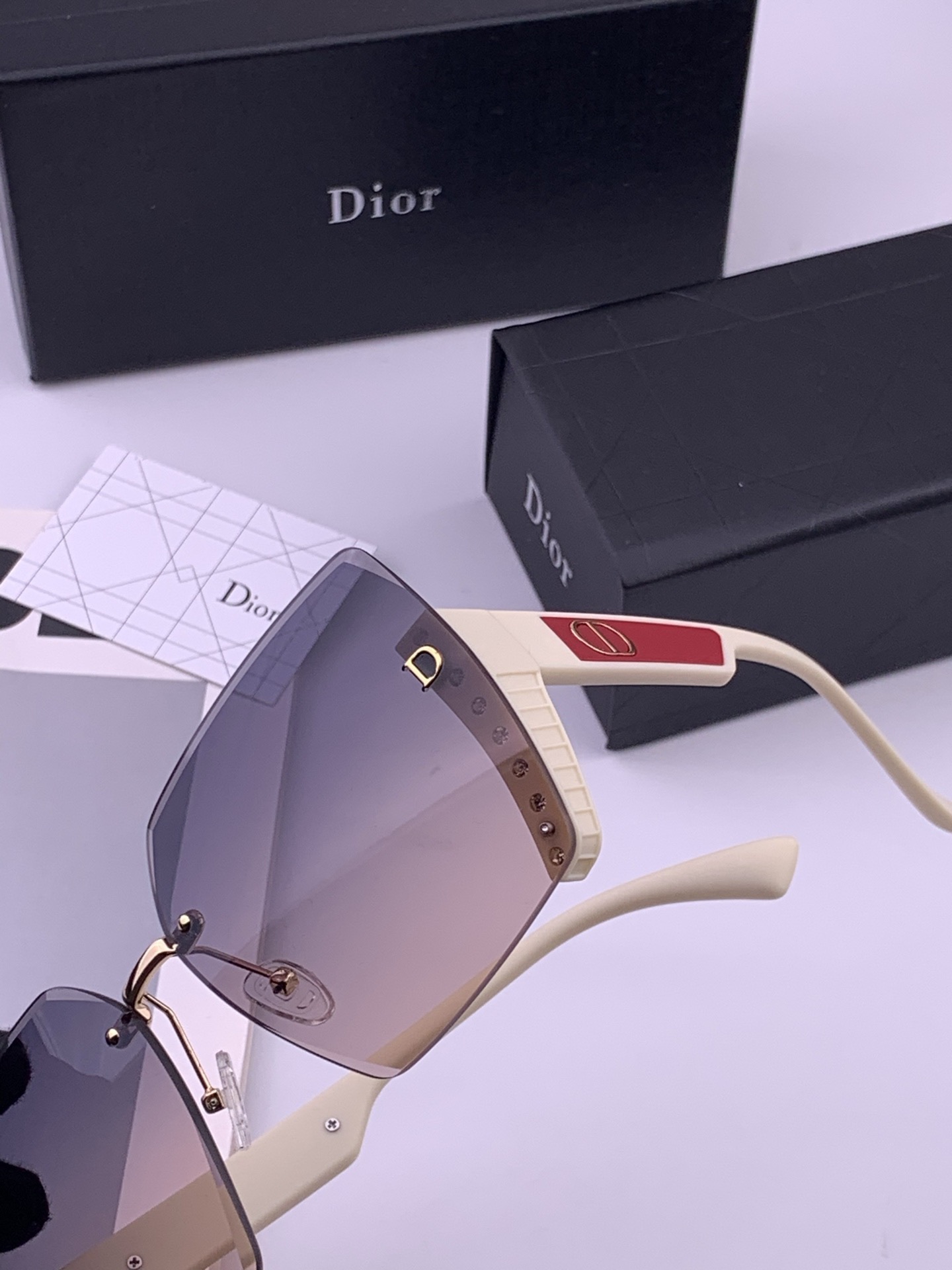 🔺 【DIOR-迪奥】开春新款 潮流爆款 时尚方框太阳镜 高品质 佩戴舒适 网红潮款墨镜 女士高清太阳镜