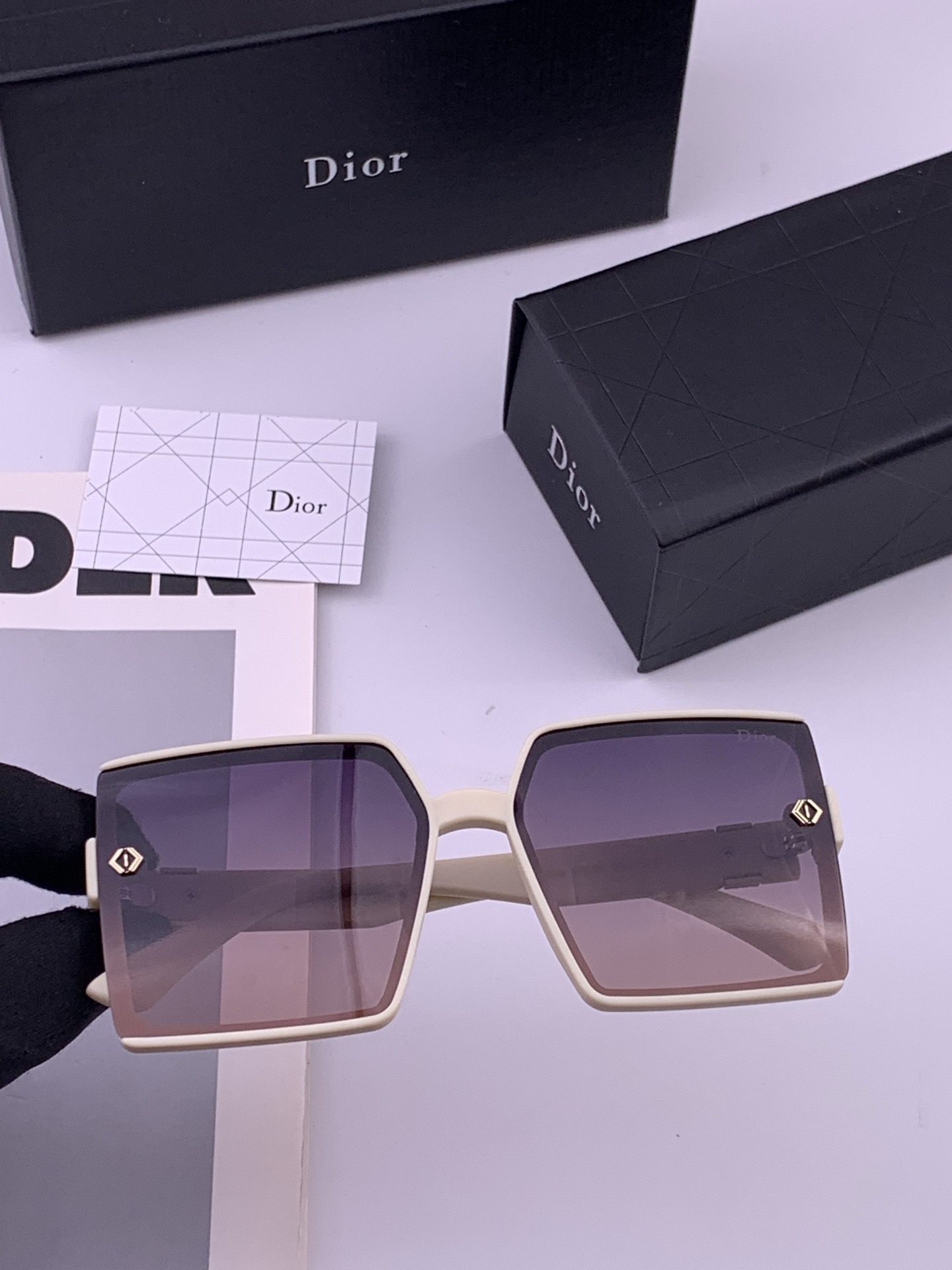 🔺 【DIOR】开春新款 潮流爆款 时尚方框偏光太阳镜 高品质 佩戴舒适 网红潮款墨镜 女士高清加厚偏光