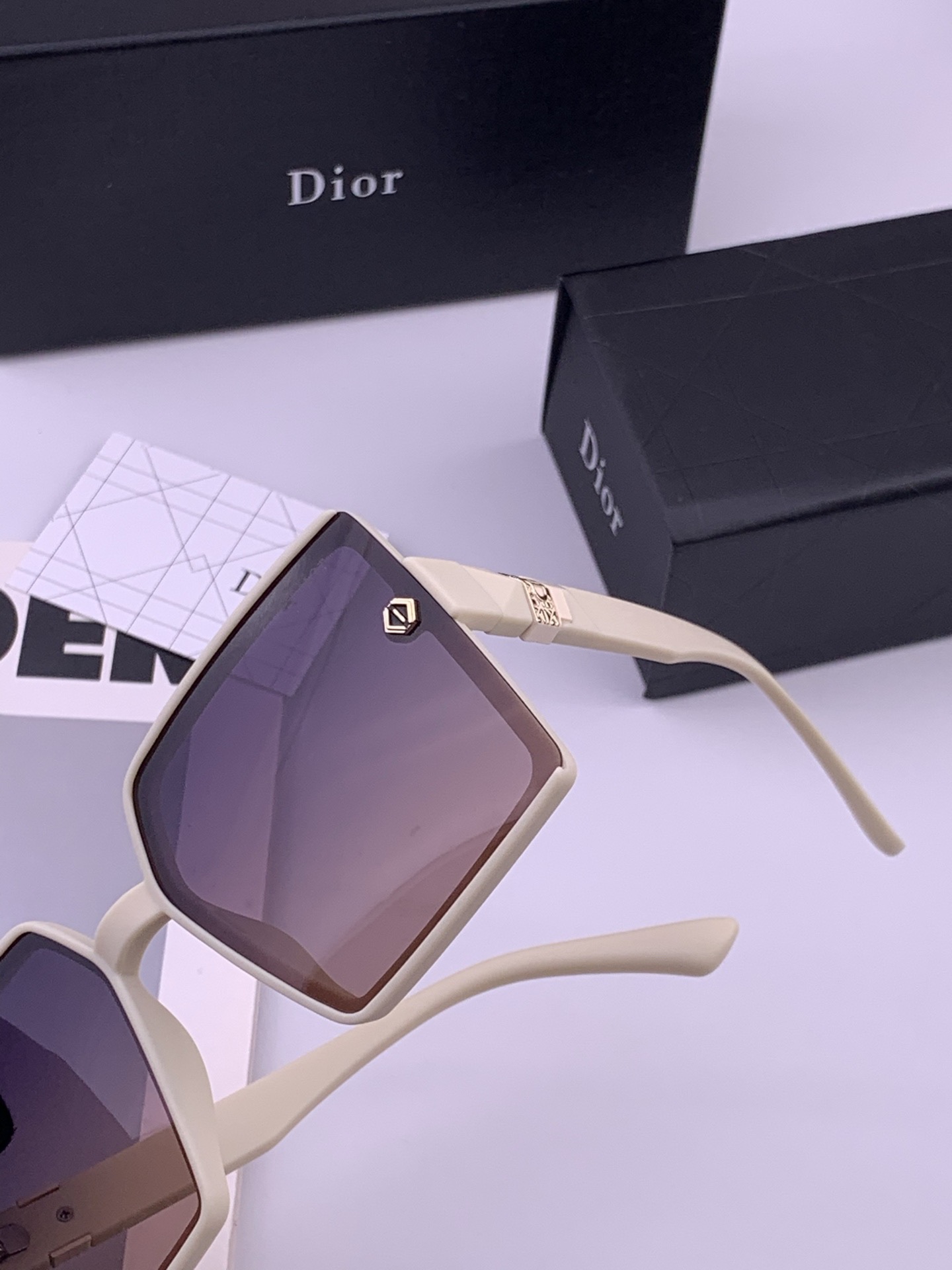 🔺 【DIOR】开春新款 潮流爆款 时尚方框偏光太阳镜 高品质 佩戴舒适 网红潮款墨镜 女士高清加厚偏光