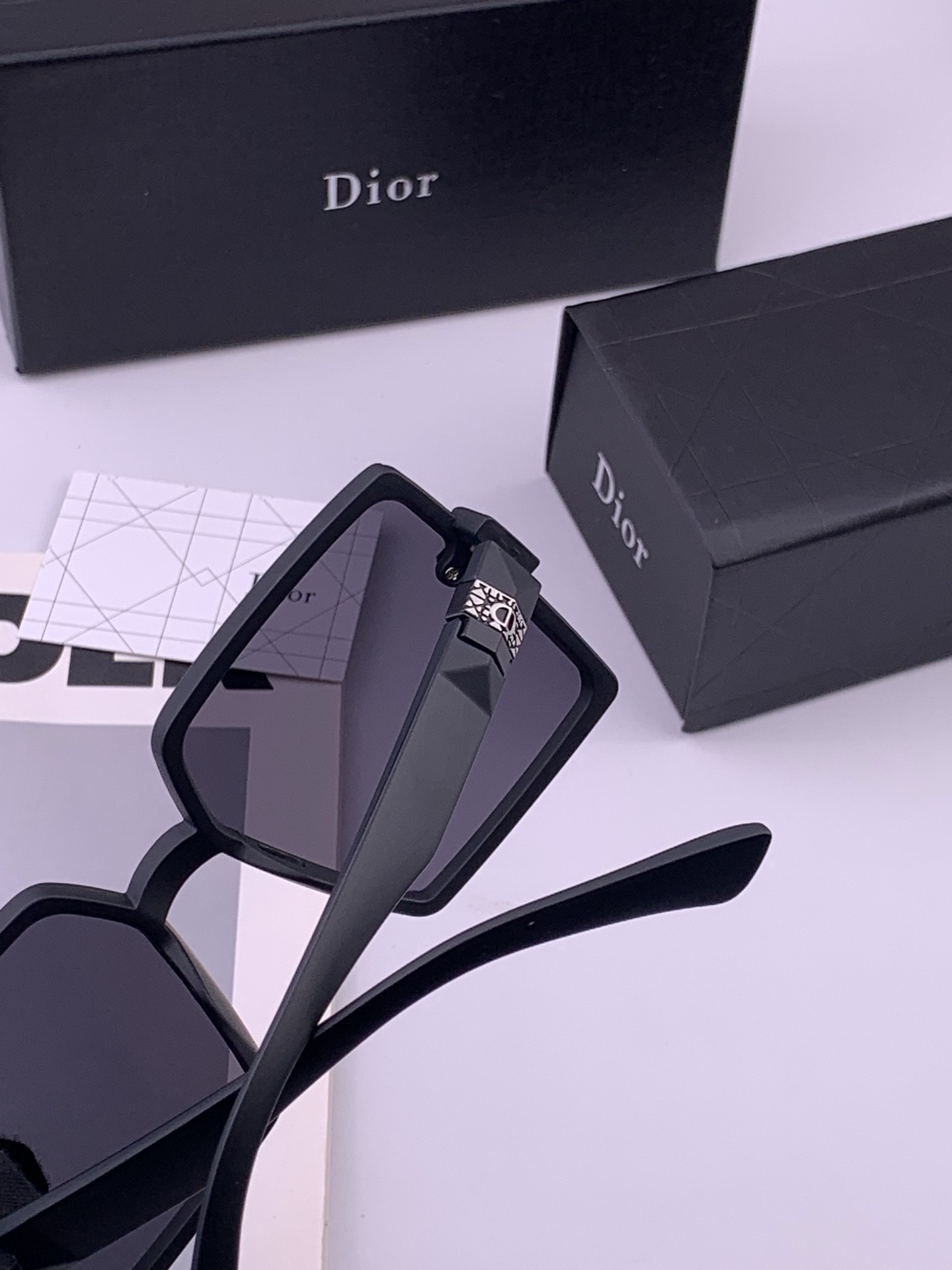 🔺 【DIOR】开春新款 潮流爆款 时尚方框偏光太阳镜 高品质 佩戴舒适 网红潮款墨镜 女士高清加厚偏光