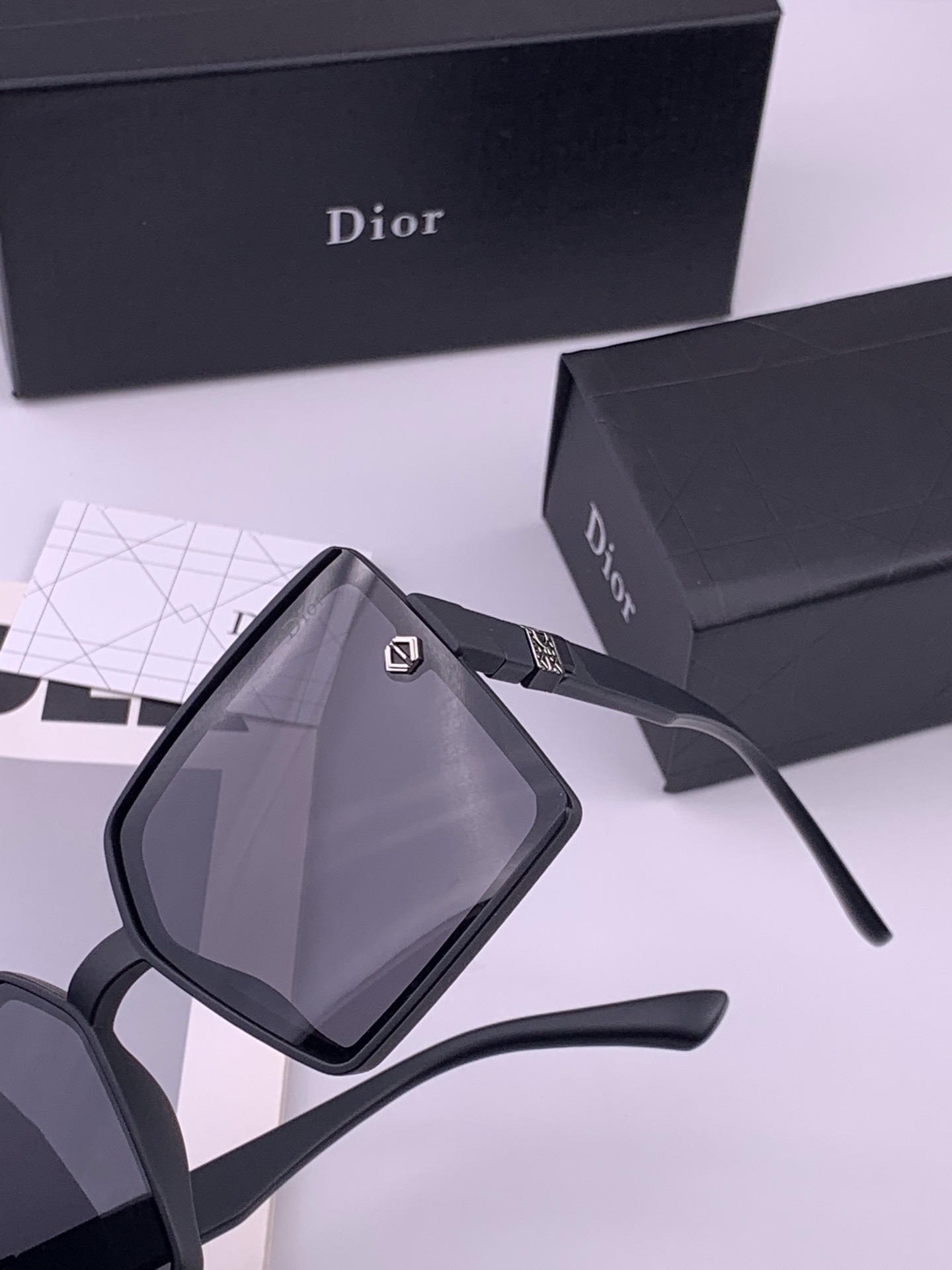 🔺 【DIOR】开春新款 潮流爆款 时尚方框偏光太阳镜 高品质 佩戴舒适 网红潮款墨镜 女士高清加厚偏光