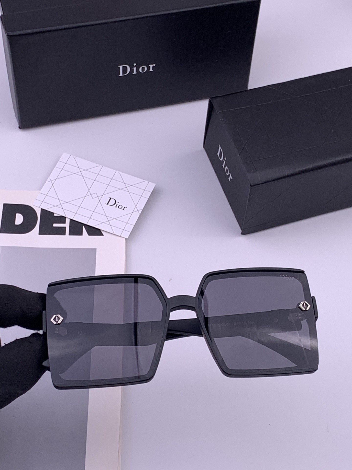 🔺 【DIOR】开春新款 潮流爆款 时尚方框偏光太阳镜 高品质 佩戴舒适 网红潮款墨镜 女士高清加厚偏光
