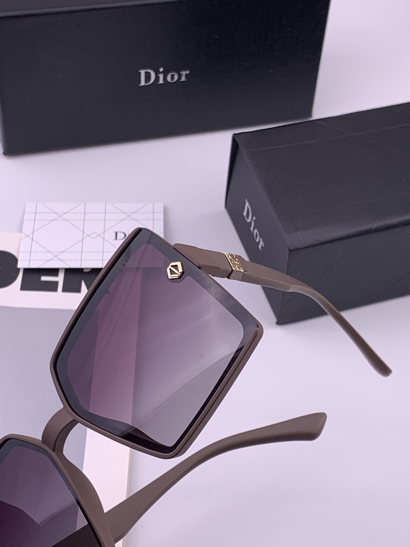 🔺 【DIOR】开春新款 潮流爆款 时尚方框偏光太阳镜 高品质 佩戴舒适 网红潮款墨镜 女士高清加厚偏光