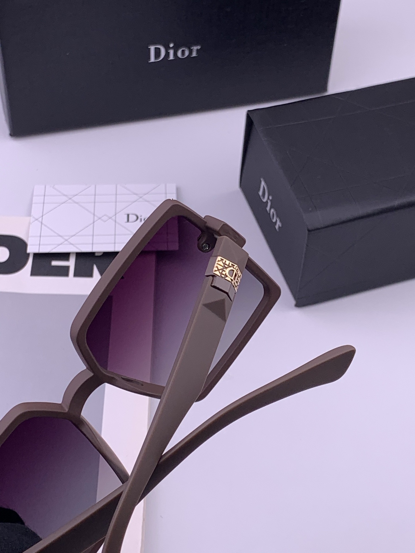 🔺 【DIOR】开春新款 潮流爆款 时尚方框偏光太阳镜 高品质 佩戴舒适 网红潮款墨镜 女士高清加厚偏光