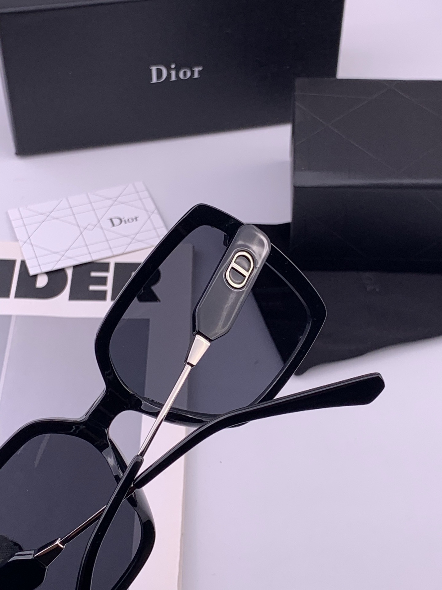 【DIOR】新款潮流爆款 时尚方框太阳镜 佩戴舒适 网红潮款墨镜  女士高清加厚偏光太阳镜🕶️ 🎉高品质