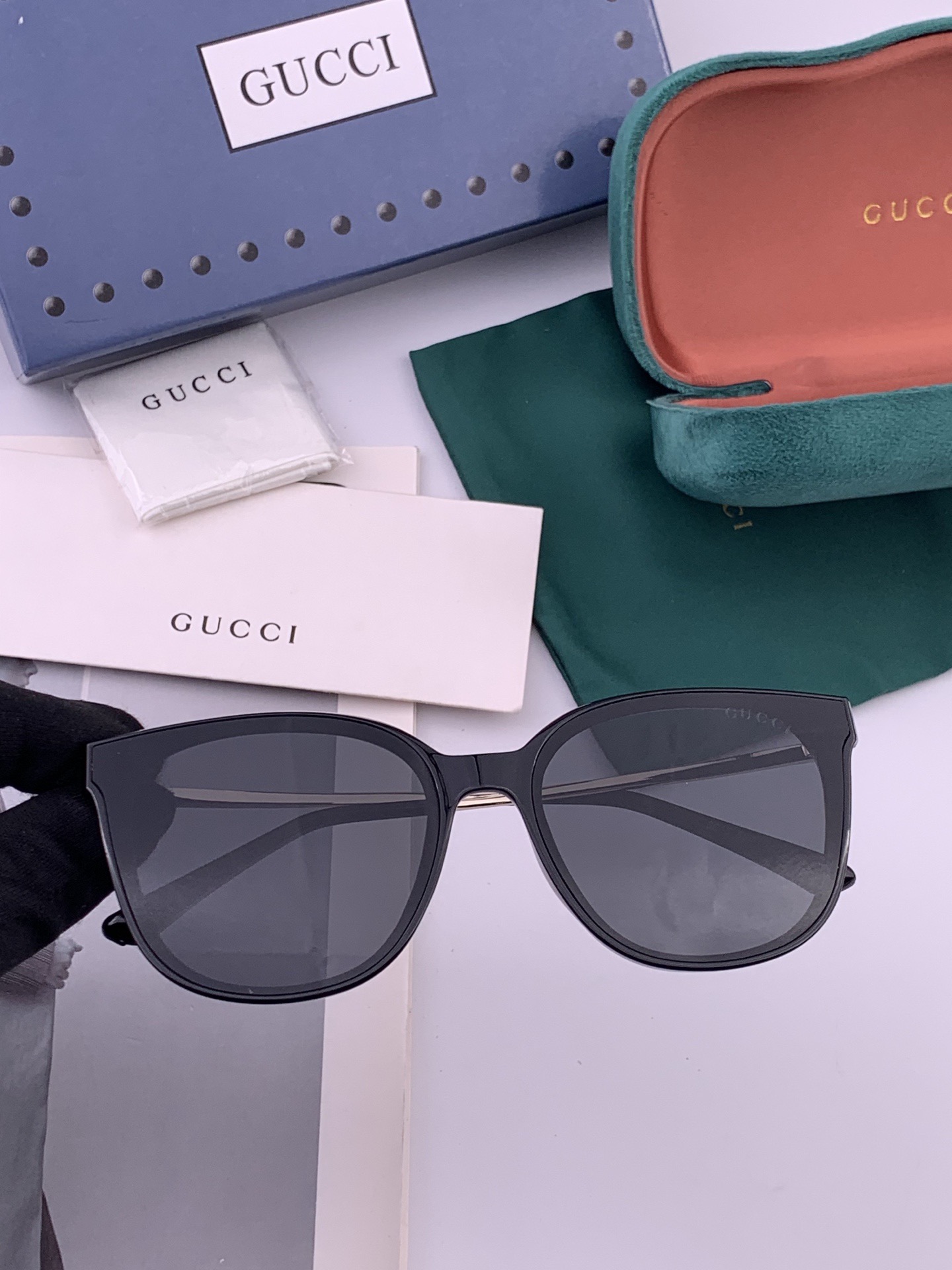 GUCCI  新款尼龙偏光太眼镜，情侣款时尚方框太阳镜佩戴舒适网红潮流款墨镜，大气女人范儿，大脸小脸都好