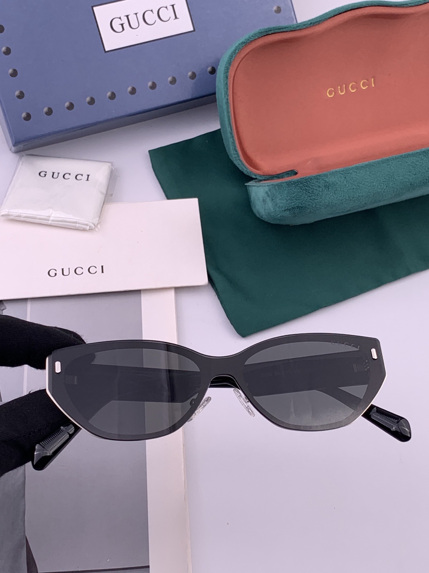 GUCCI  新款连体尼龙偏光太眼镜，情侣款时尚方框太阳镜佩戴舒适网红潮流款墨镜，大气女人范儿，大脸小脸
