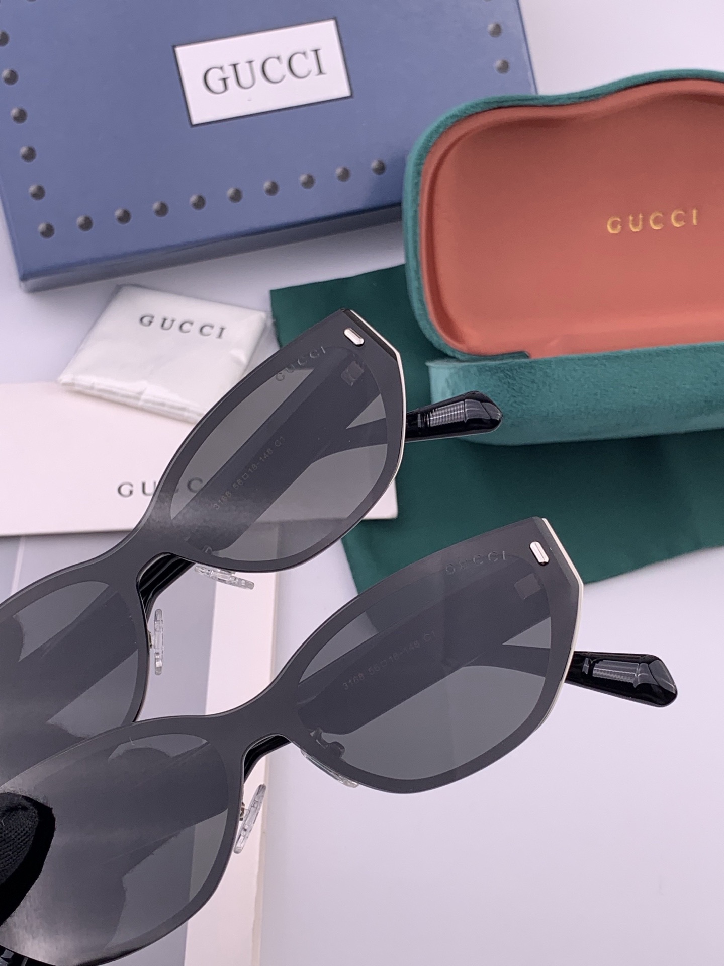 GUCCI  新款连体尼龙偏光太眼镜，情侣款时尚方框太阳镜佩戴舒适网红潮流款墨镜，大气女人范儿，大脸小脸
