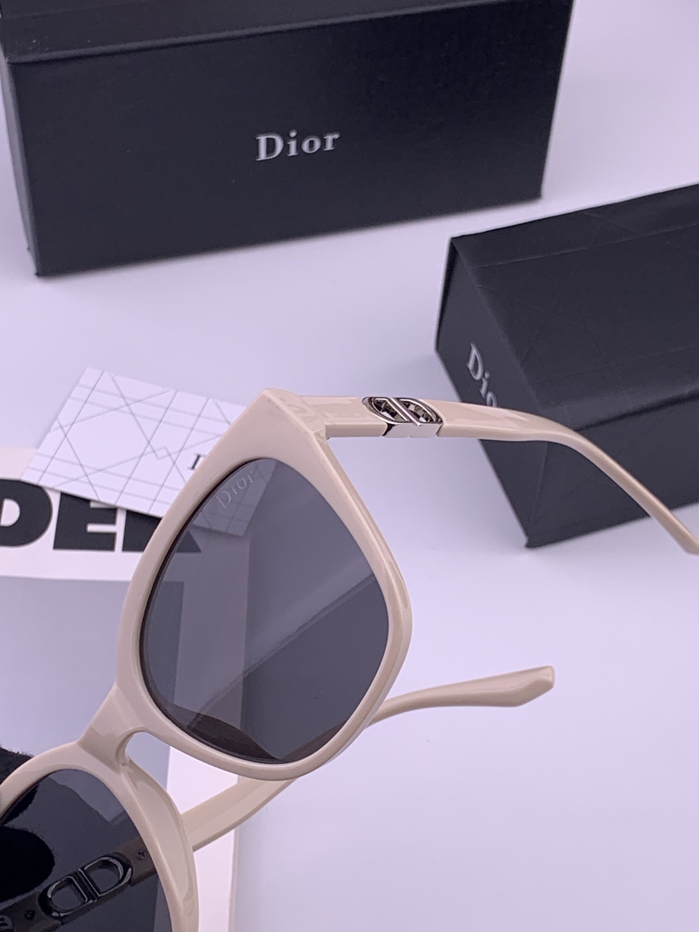 【DIOR】新款潮流爆款 时尚方框太阳镜 佩戴舒适 网红潮款墨镜  女士高清加厚偏光太阳镜🕶️ 🎉高品质