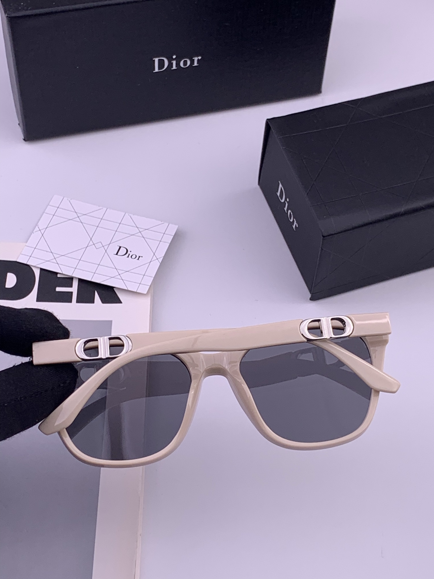 【DIOR】新款潮流爆款 时尚方框太阳镜 佩戴舒适 网红潮款墨镜  女士高清加厚偏光太阳镜🕶️ 🎉高品质