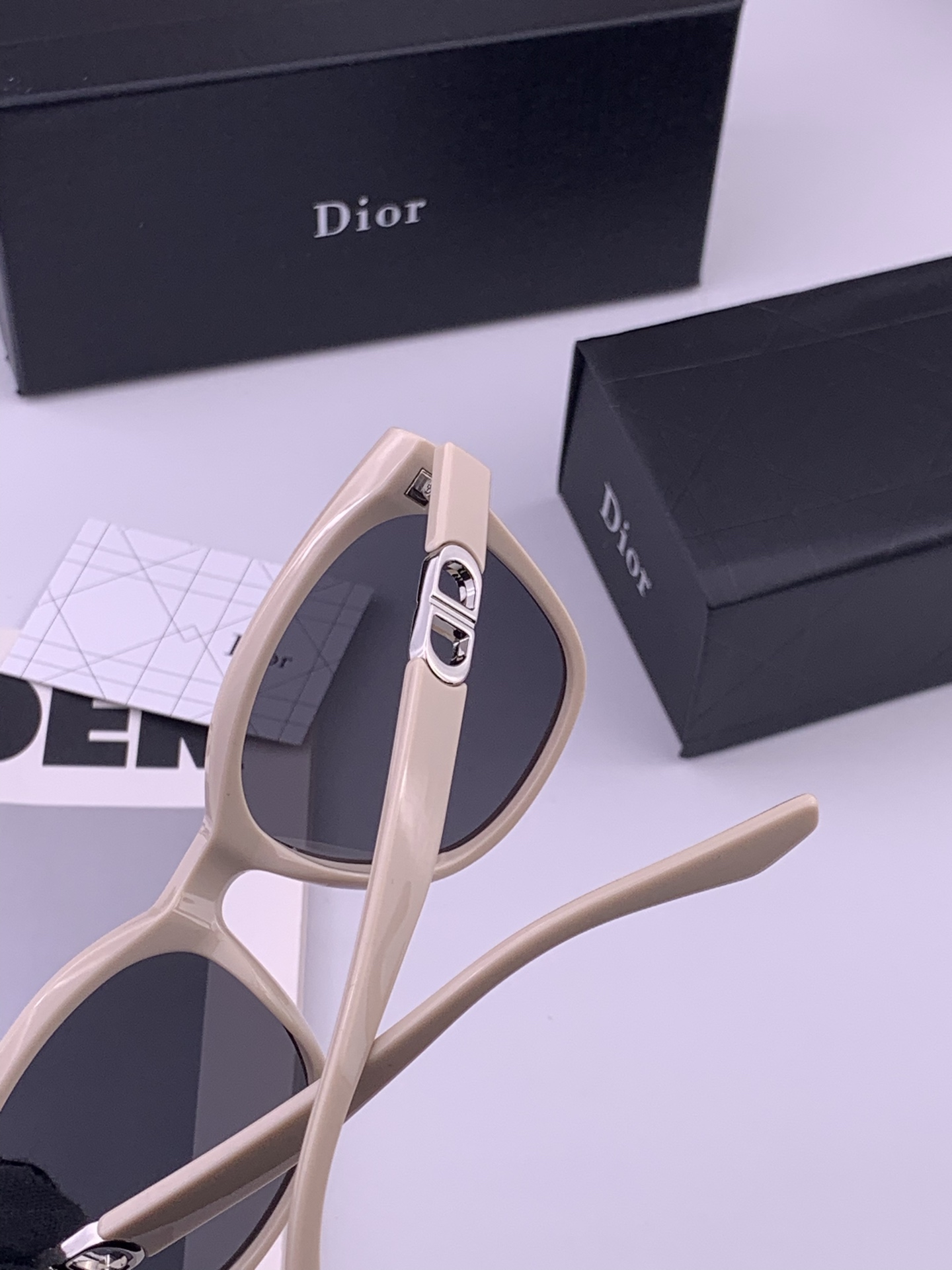 【DIOR】新款潮流爆款 时尚方框太阳镜 佩戴舒适 网红潮款墨镜  女士高清加厚偏光太阳镜🕶️ 🎉高品质