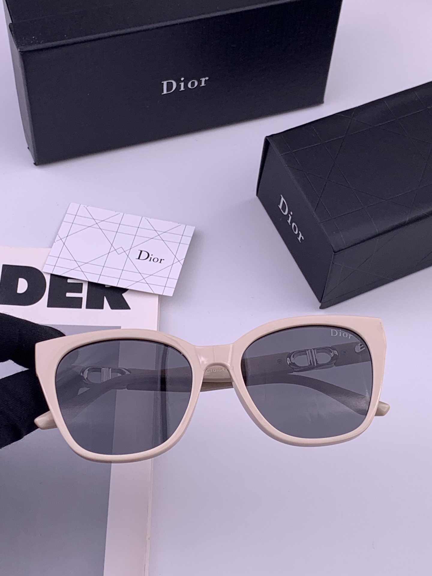 【DIOR】新款潮流爆款 时尚方框太阳镜 佩戴舒适 网红潮款墨镜  女士高清加厚偏光太阳镜🕶️ 🎉高品质