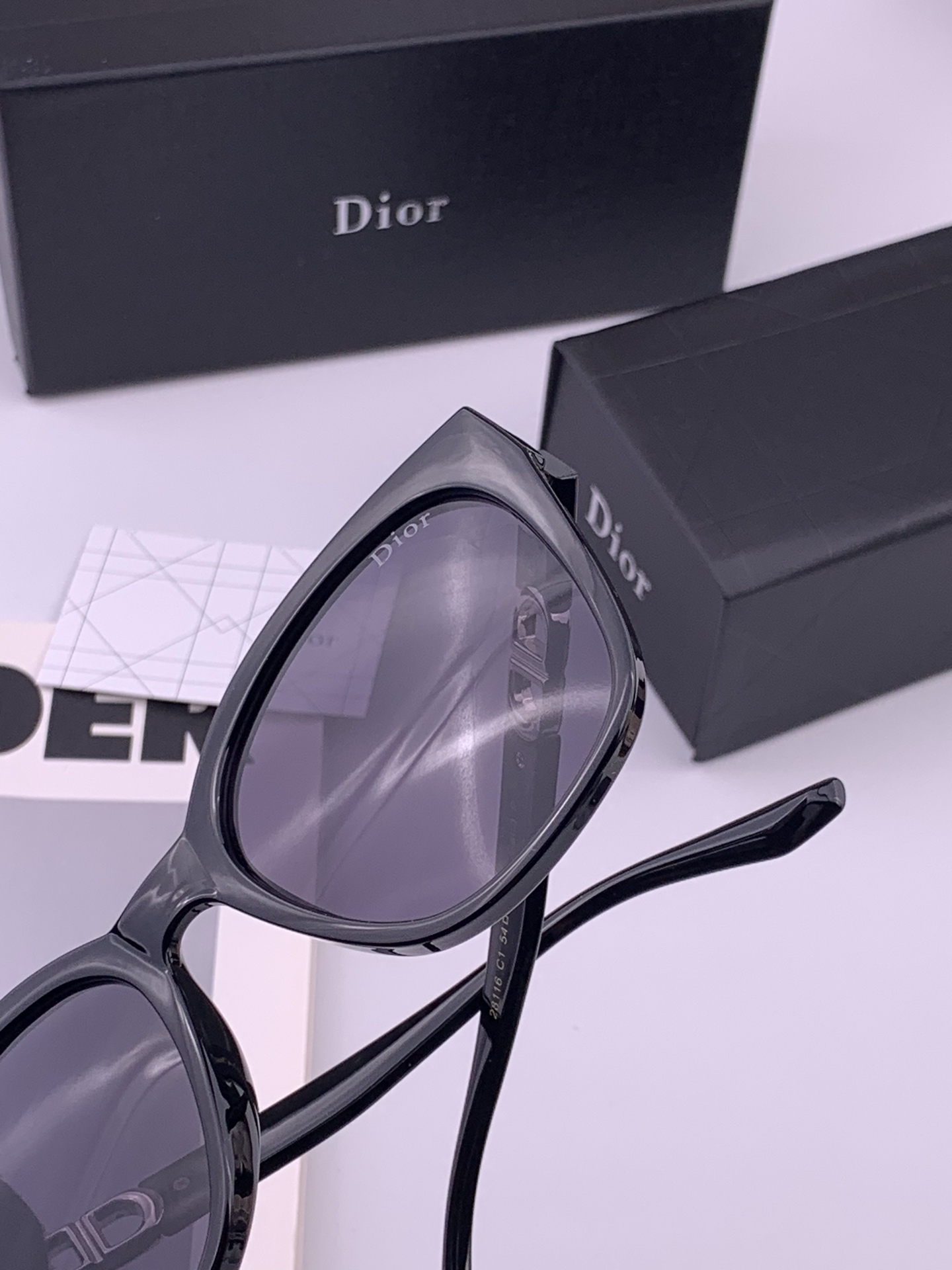 【DIOR】新款潮流爆款 时尚方框太阳镜 佩戴舒适 网红潮款墨镜  女士高清加厚偏光太阳镜🕶️ 🎉高品质