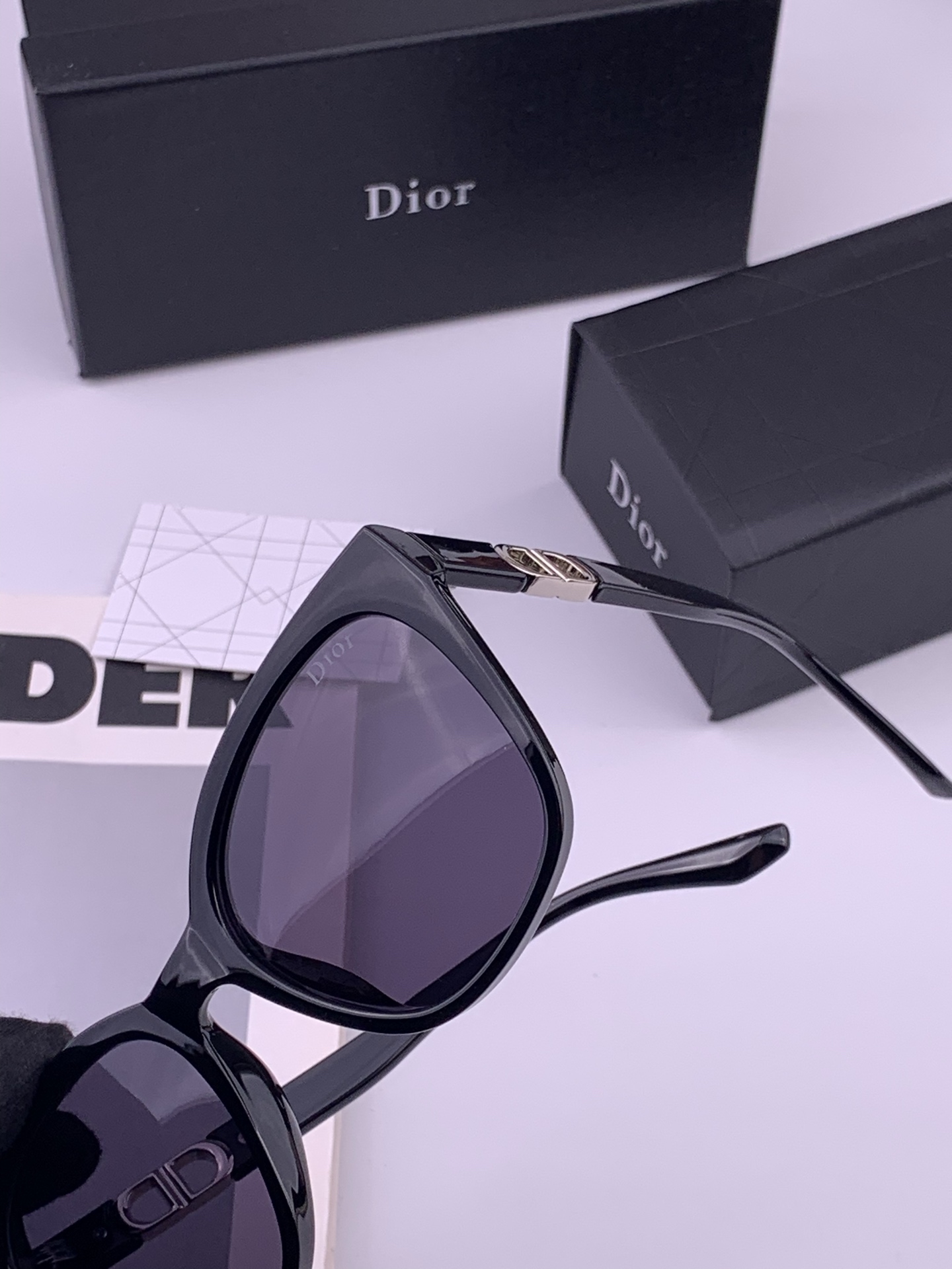 【DIOR】新款潮流爆款 时尚方框太阳镜 佩戴舒适 网红潮款墨镜  女士高清加厚偏光太阳镜🕶️ 🎉高品质