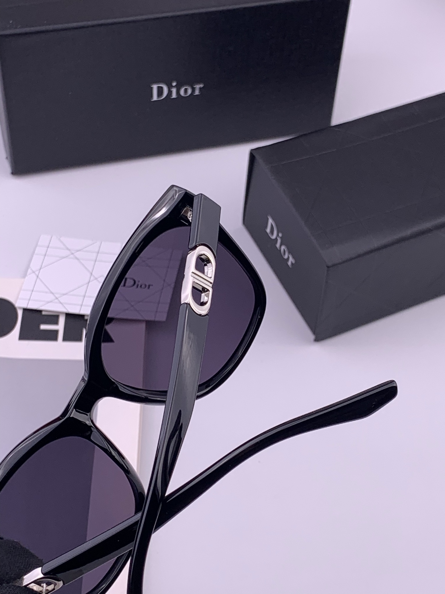 【DIOR】新款潮流爆款 时尚方框太阳镜 佩戴舒适 网红潮款墨镜  女士高清加厚偏光太阳镜🕶️ 🎉高品质