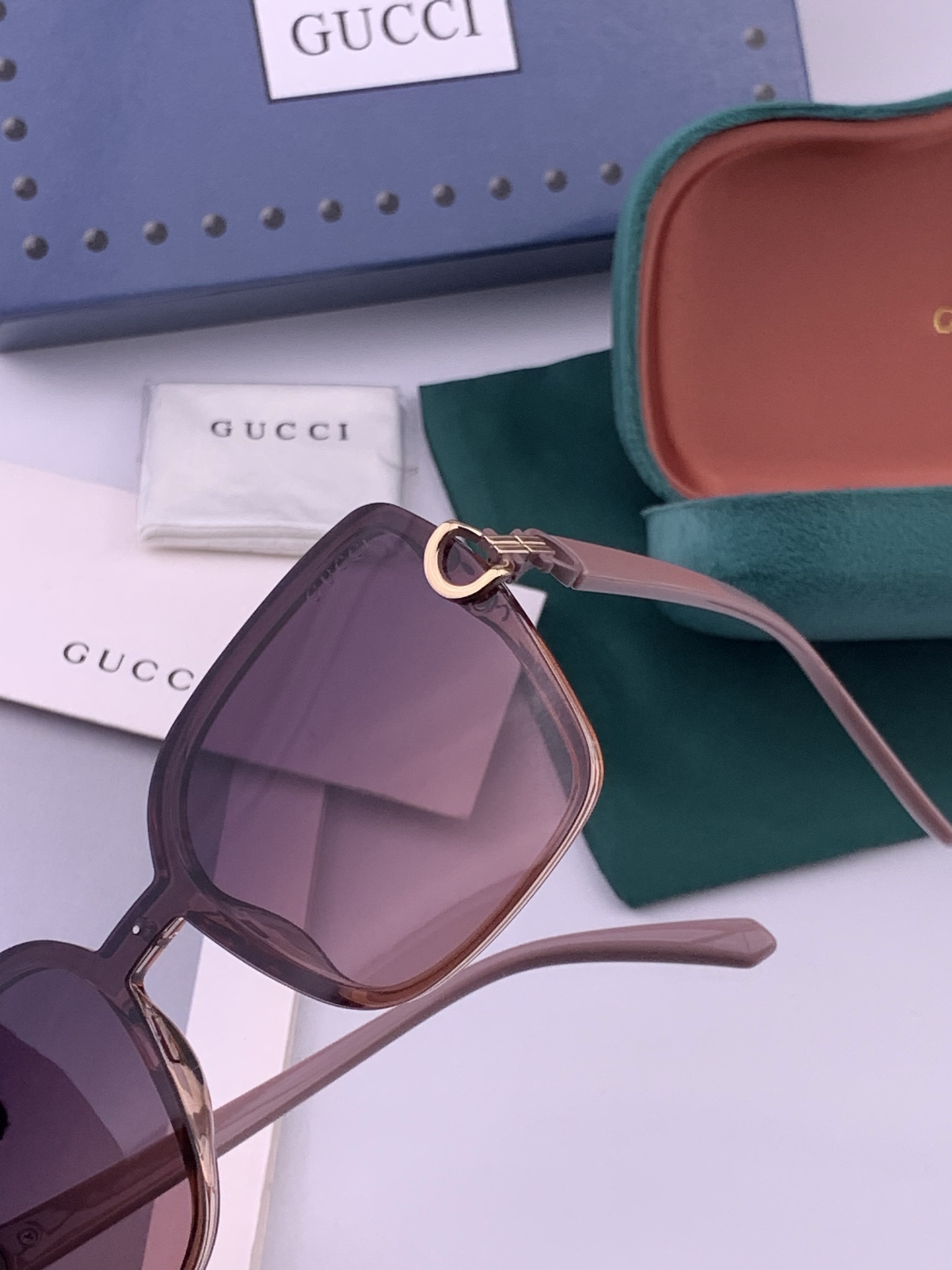 【TR偏光系列】Gucci   经典的方框设计，不挑脸型，无论搭配大衣还是连衣裙都非常显气质偏光镜片预防