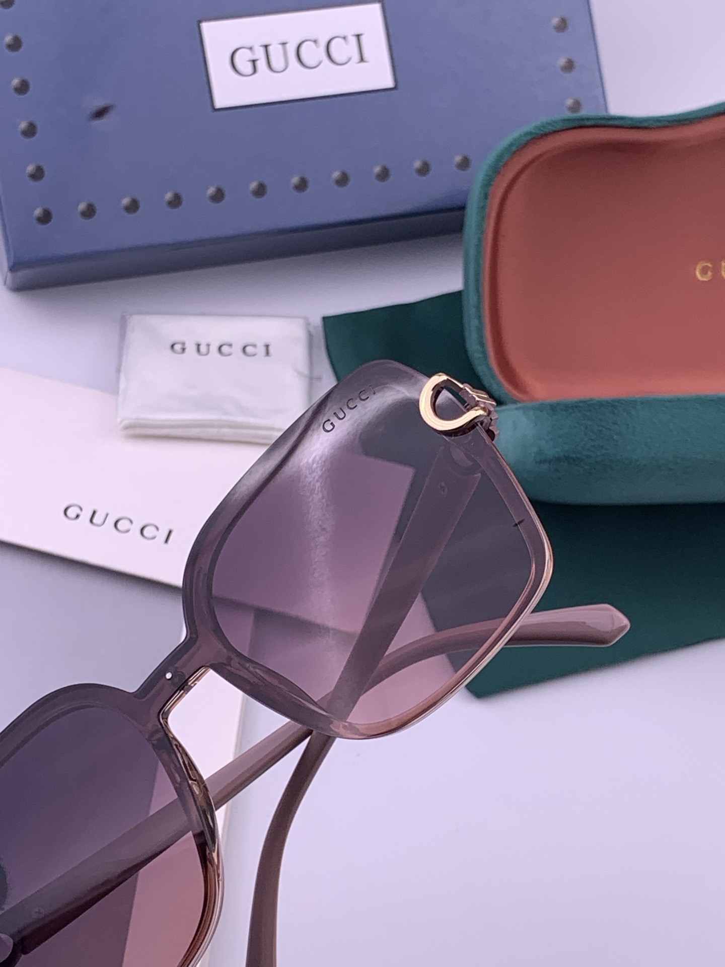 【TR偏光系列】Gucci   经典的方框设计，不挑脸型，无论搭配大衣还是连衣裙都非常显气质偏光镜片预防