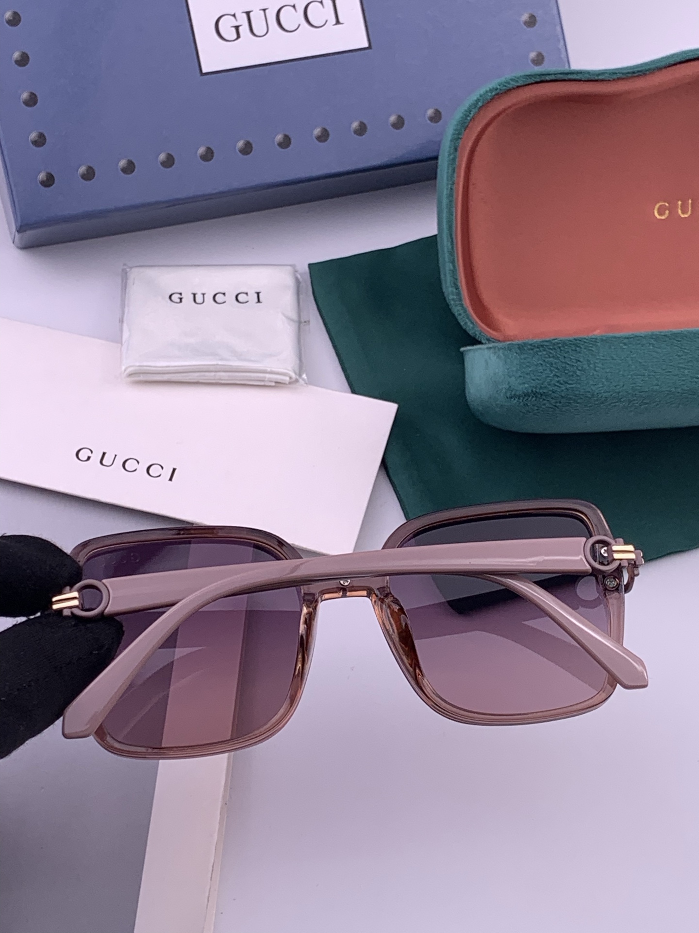 【TR偏光系列】Gucci   经典的方框设计，不挑脸型，无论搭配大衣还是连衣裙都非常显气质偏光镜片预防