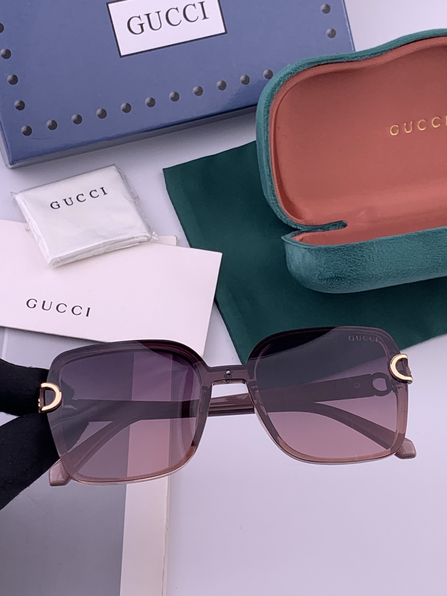 【TR偏光系列】Gucci   经典的方框设计，不挑脸型，无论搭配大衣还是连衣裙都非常显气质偏光镜片预防