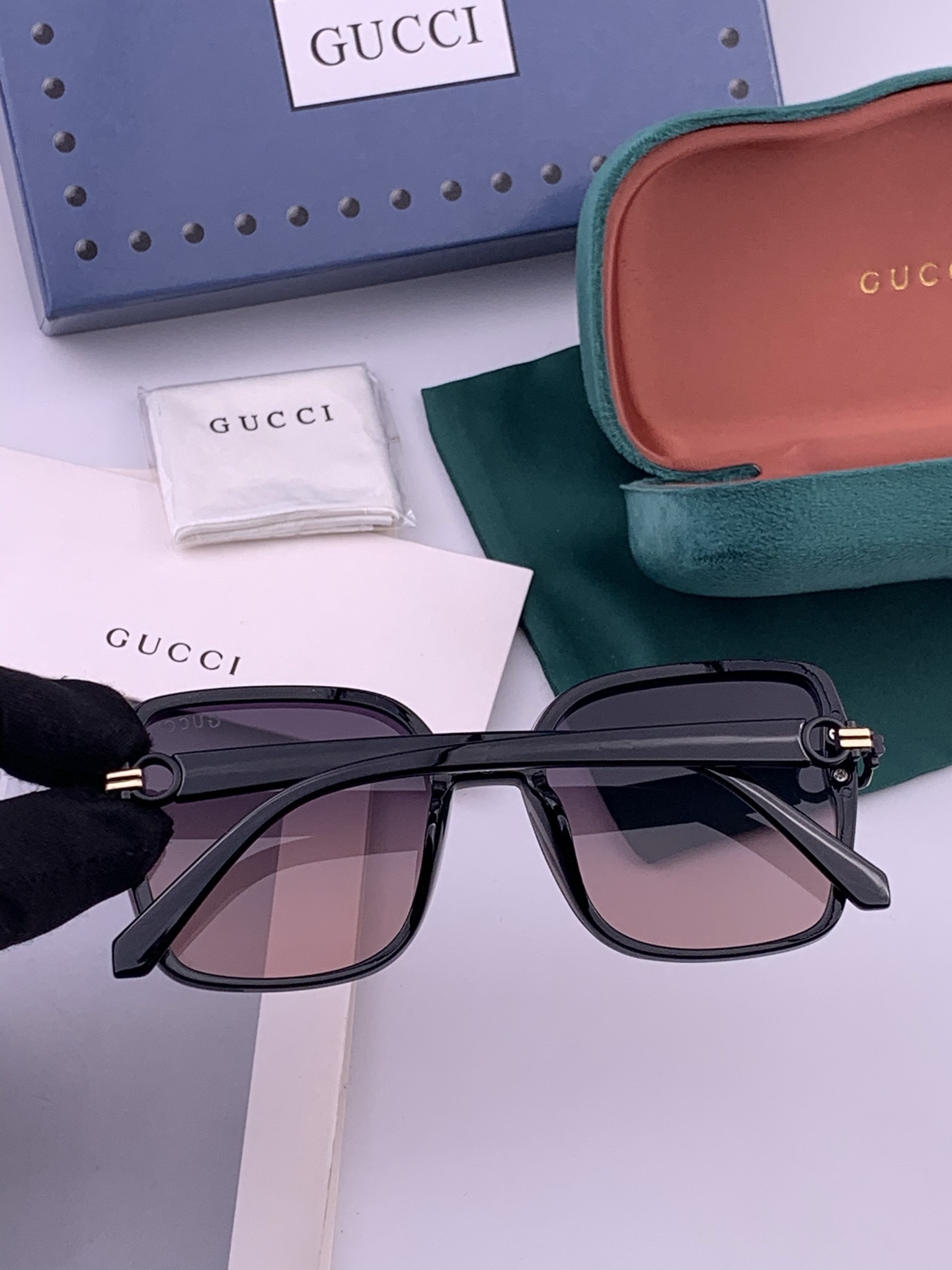 【TR偏光系列】Gucci   经典的方框设计，不挑脸型，无论搭配大衣还是连衣裙都非常显气质偏光镜片预防