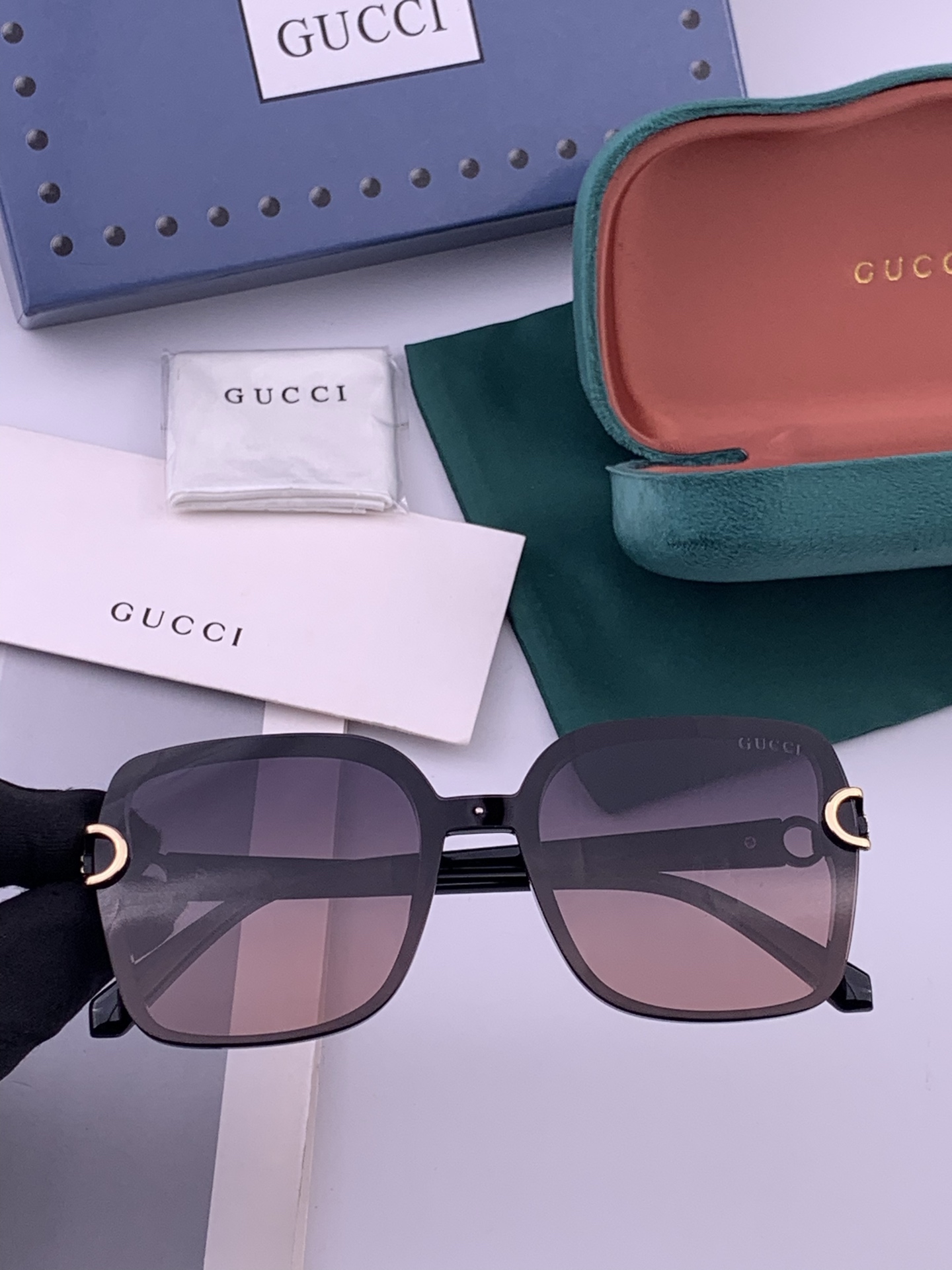 【TR偏光系列】Gucci   经典的方框设计，不挑脸型，无论搭配大衣还是连衣裙都非常显气质偏光镜片预防
