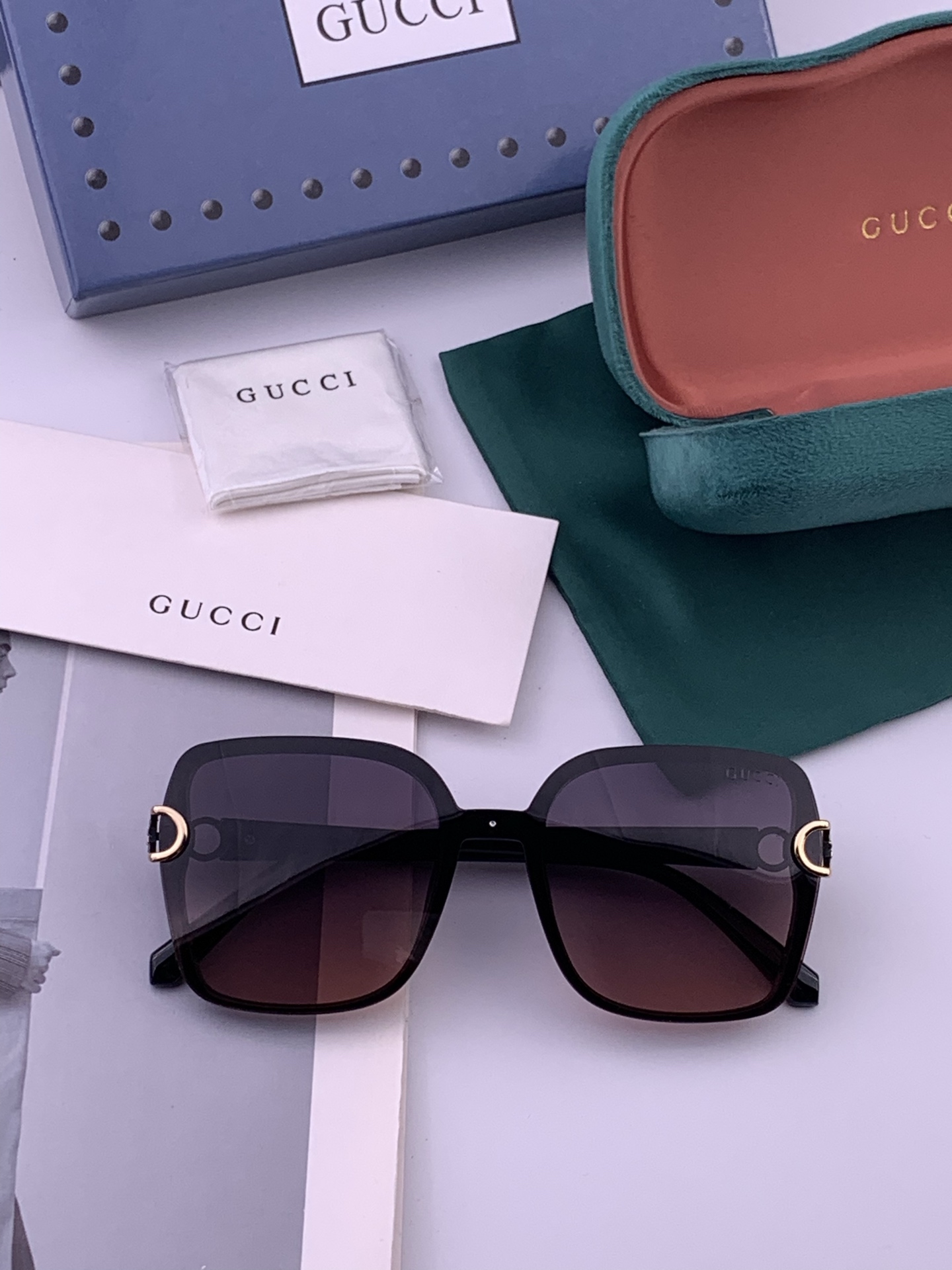 【TR偏光系列】Gucci   经典的方框设计，不挑脸型，无论搭配大衣还是连衣裙都非常显气质偏光镜片预防