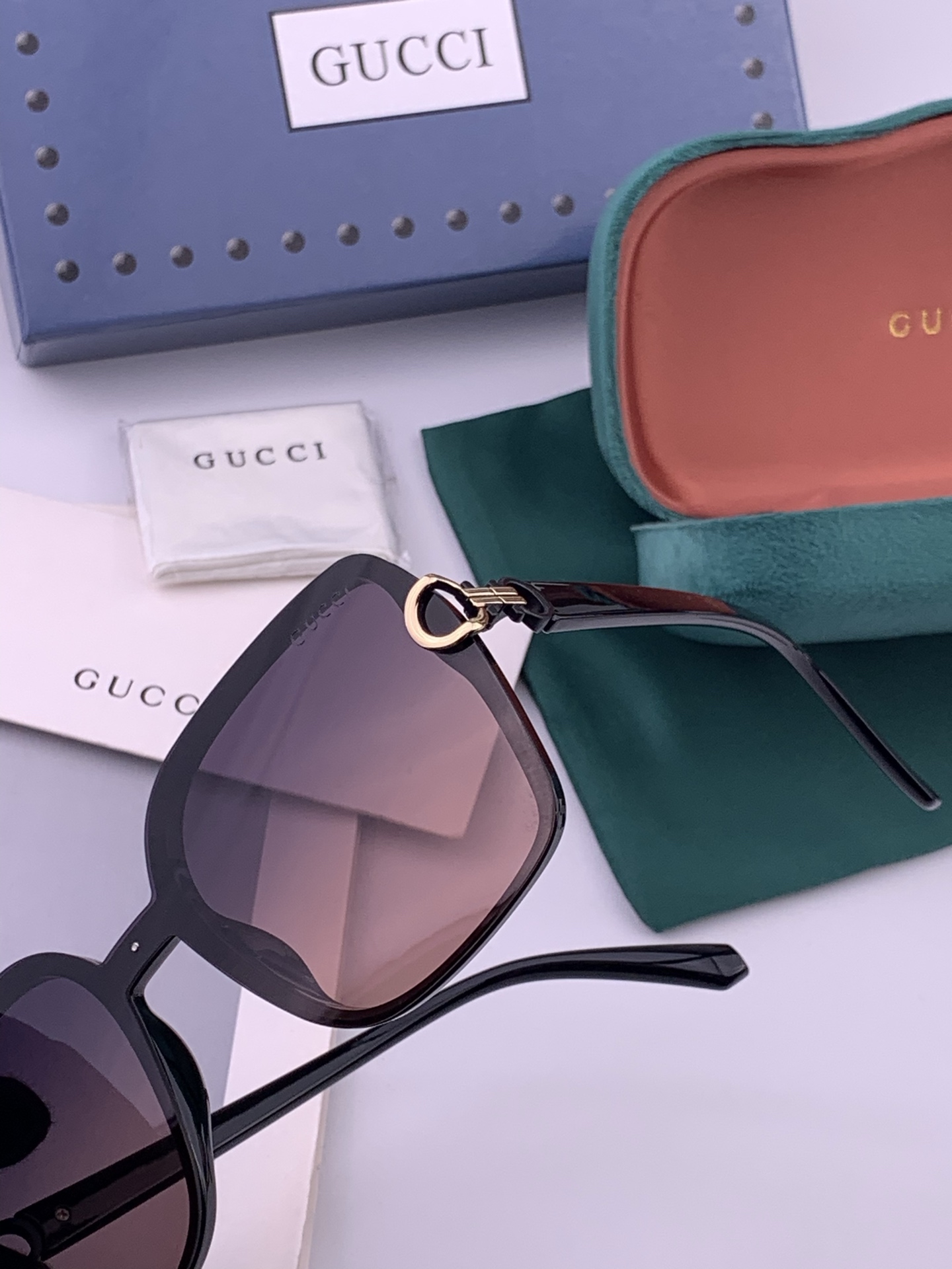 【TR偏光系列】Gucci   经典的方框设计，不挑脸型，无论搭配大衣还是连衣裙都非常显气质偏光镜片预防