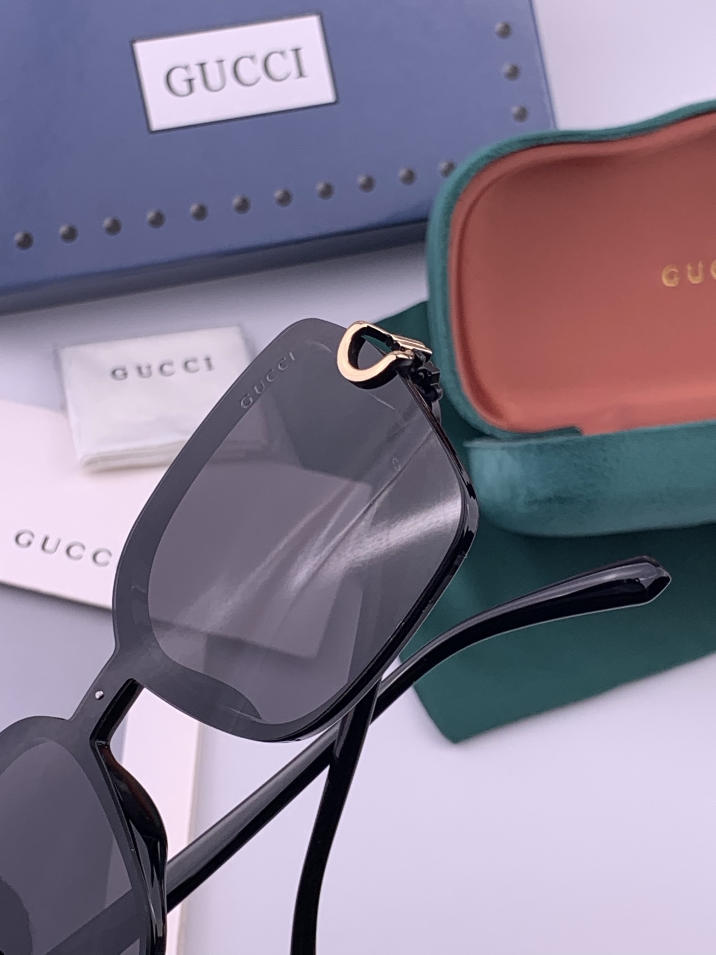【TR偏光系列】Gucci   经典的方框设计，不挑脸型，无论搭配大衣还是连衣裙都非常显气质偏光镜片预防