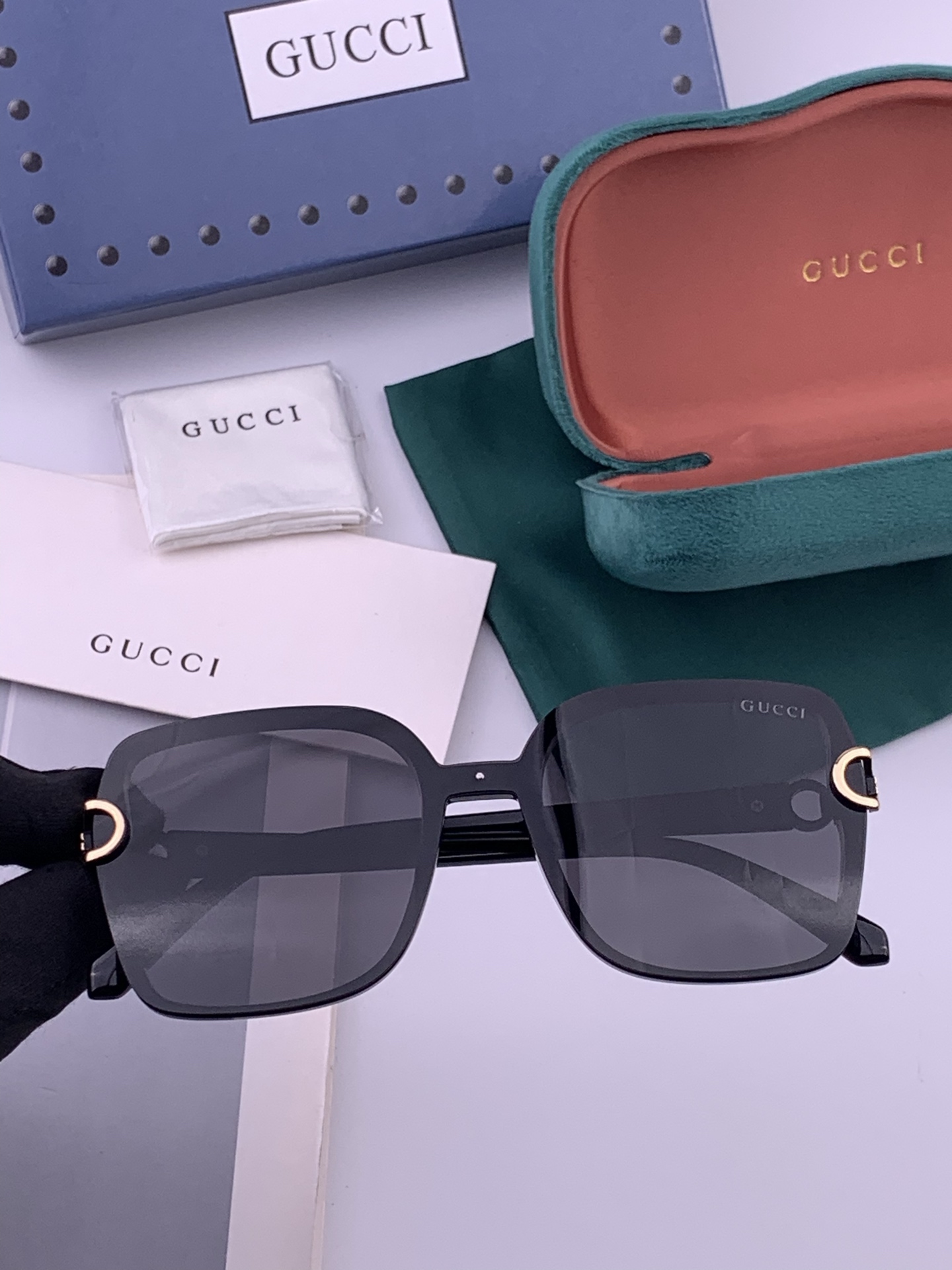 【TR偏光系列】Gucci   经典的方框设计，不挑脸型，无论搭配大衣还是连衣裙都非常显气质偏光镜片预防