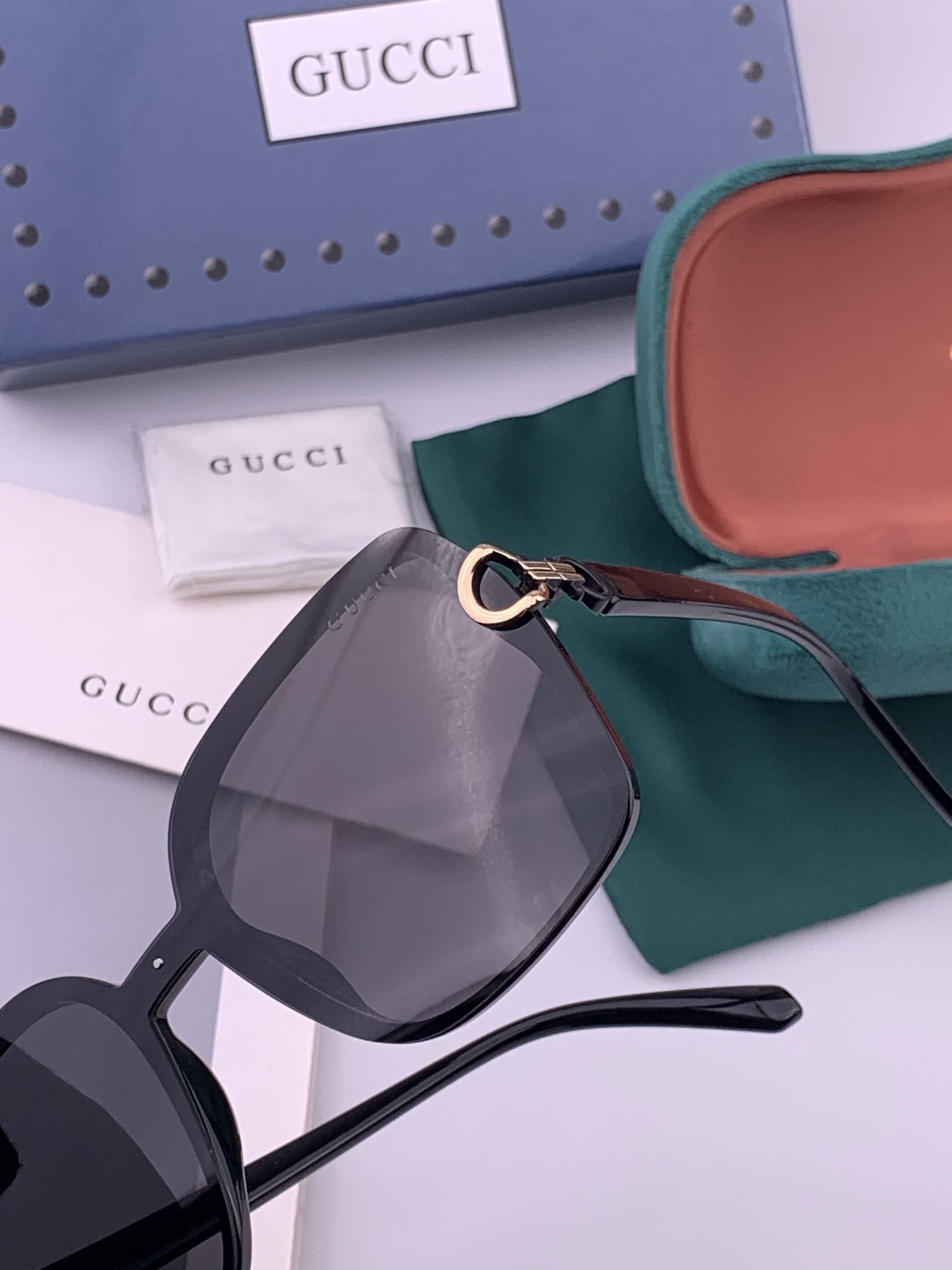 【TR偏光系列】Gucci   经典的方框设计，不挑脸型，无论搭配大衣还是连衣裙都非常显气质偏光镜片预防