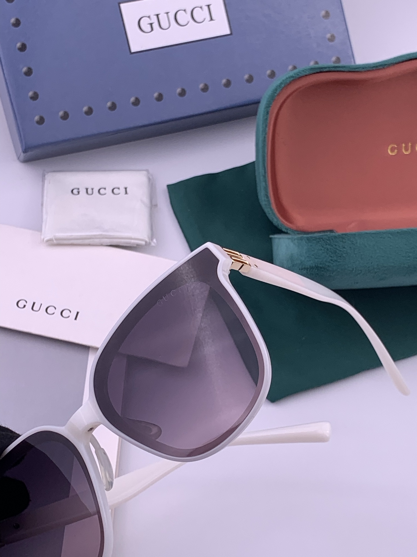 GUCCI  新款尼龙偏光太眼镜，情侣款时尚方框太阳镜佩戴舒适网红潮流款墨镜，大气女人范儿，大脸小脸都好