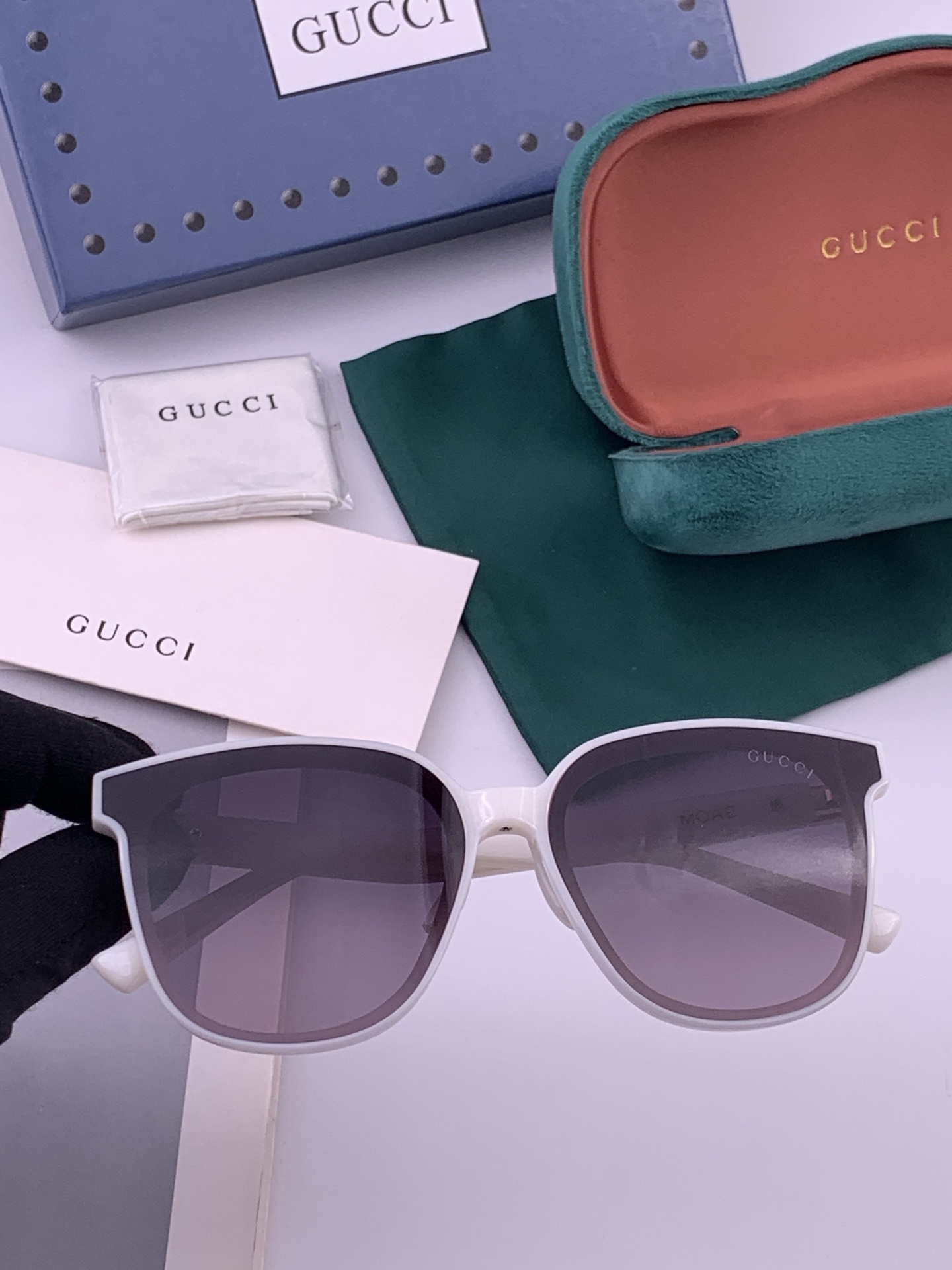 GUCCI  新款尼龙偏光太眼镜，情侣款时尚方框太阳镜佩戴舒适网红潮流款墨镜，大气女人范儿，大脸小脸都好