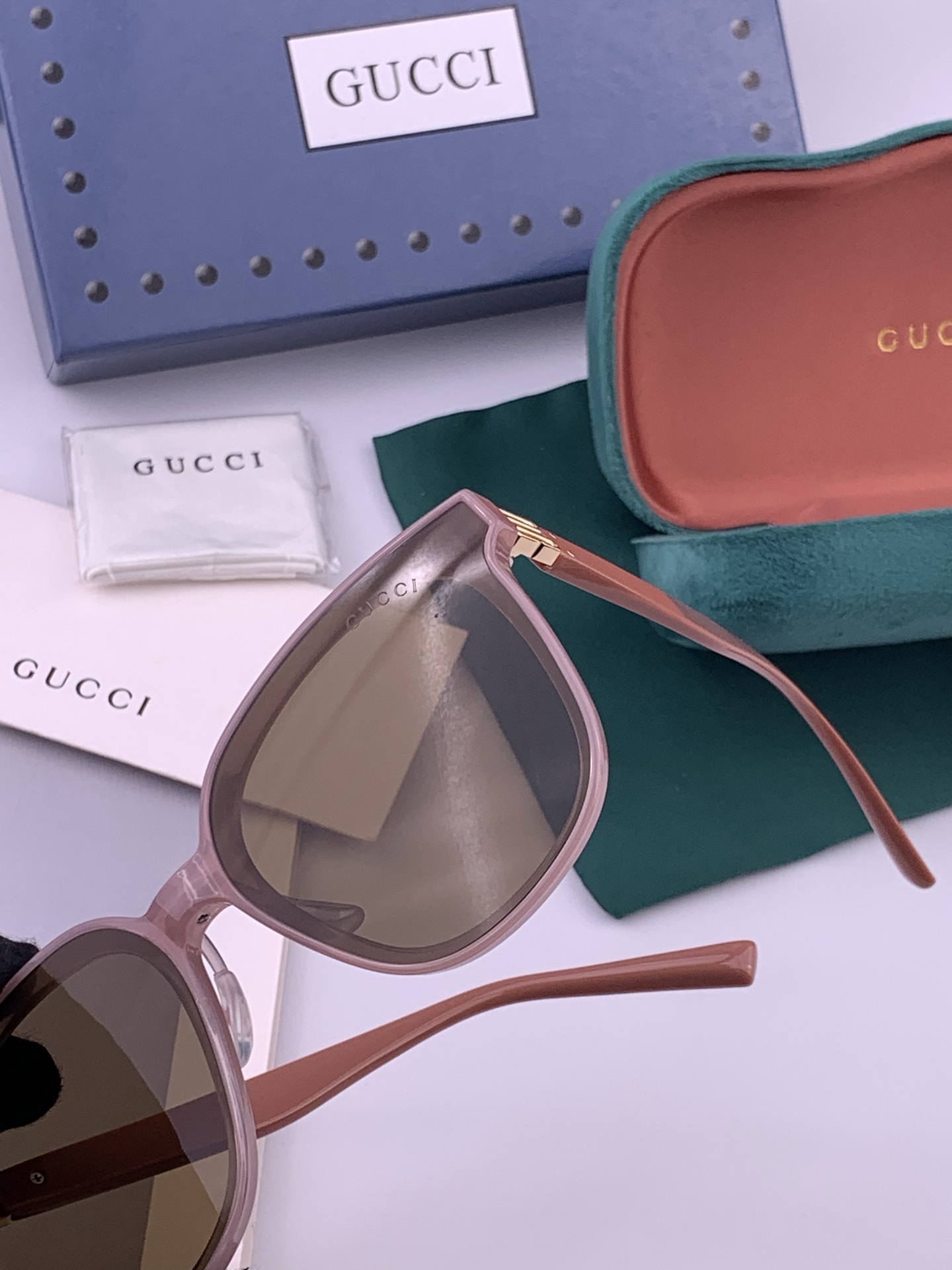 GUCCI  新款尼龙偏光太眼镜，情侣款时尚方框太阳镜佩戴舒适网红潮流款墨镜，大气女人范儿，大脸小脸都好