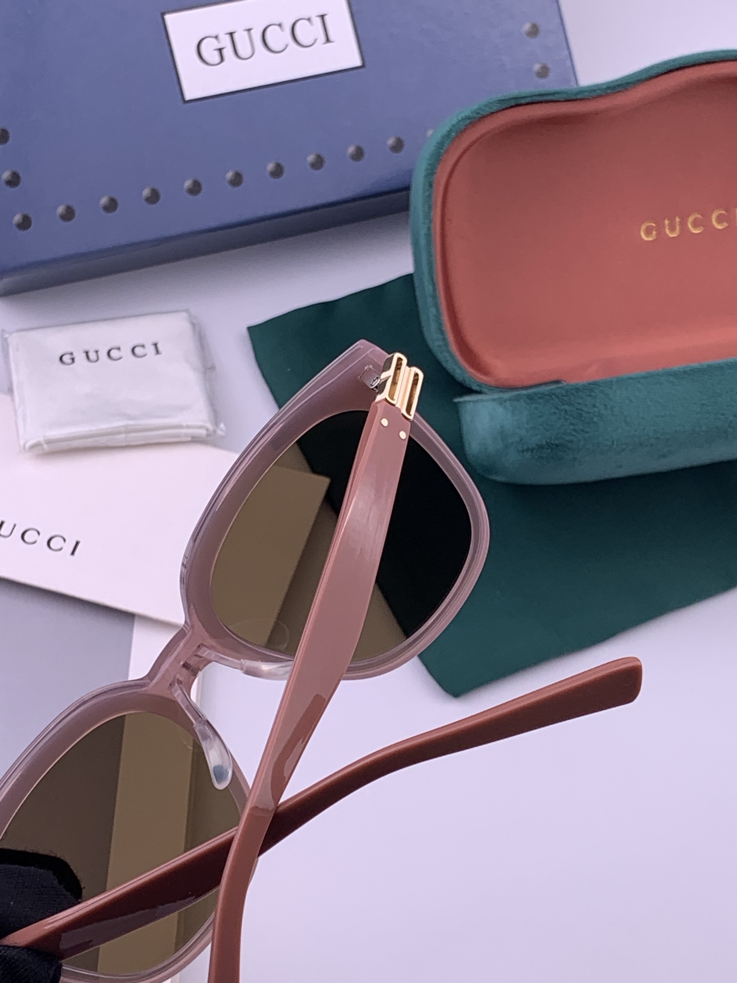 GUCCI  新款尼龙偏光太眼镜，情侣款时尚方框太阳镜佩戴舒适网红潮流款墨镜，大气女人范儿，大脸小脸都好