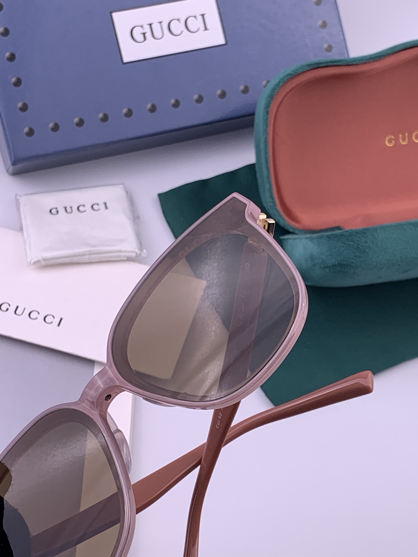 GUCCI  新款尼龙偏光太眼镜，情侣款时尚方框太阳镜佩戴舒适网红潮流款墨镜，大气女人范儿，大脸小脸都好