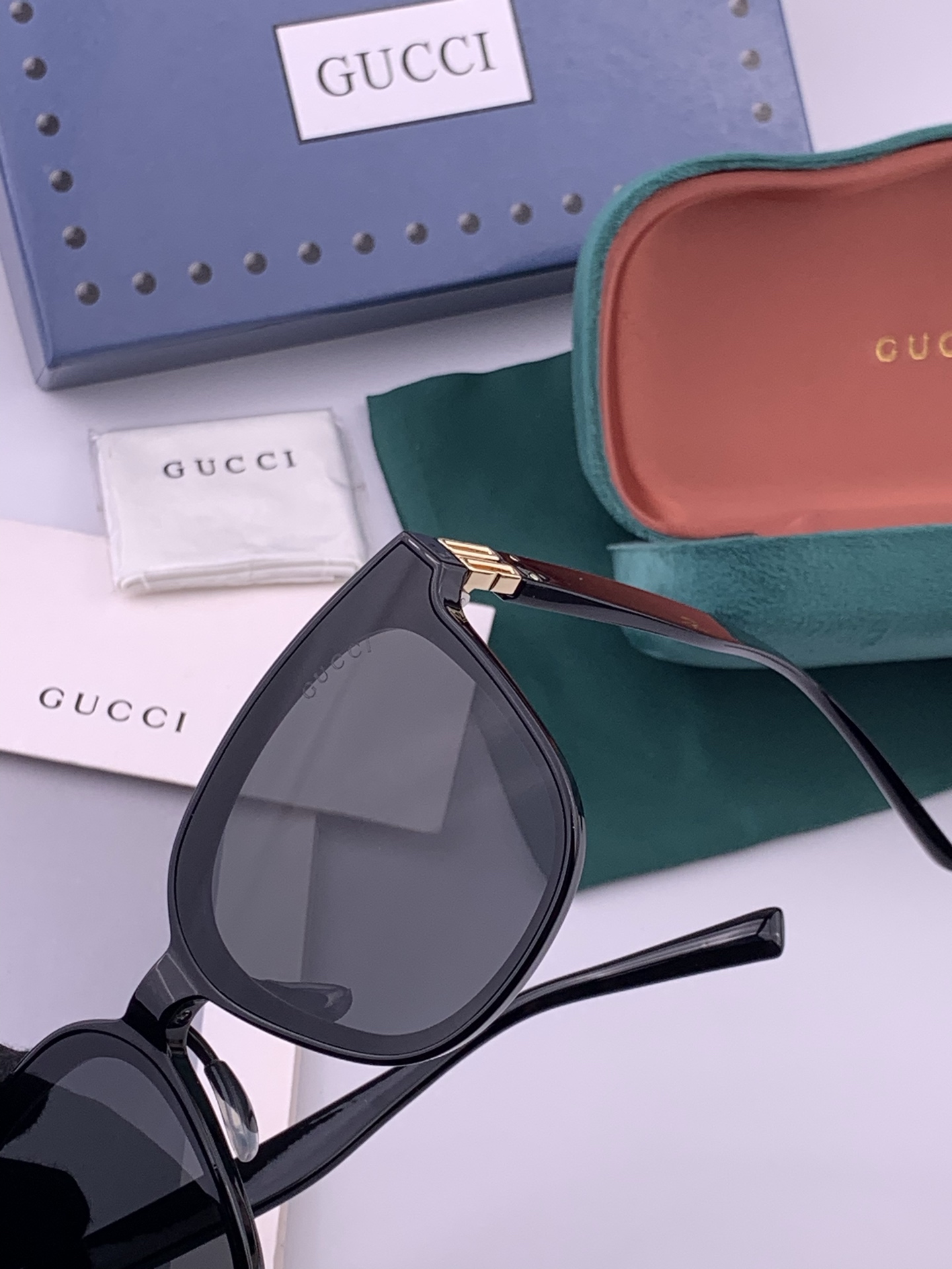 GUCCI  新款尼龙偏光太眼镜，情侣款时尚方框太阳镜佩戴舒适网红潮流款墨镜，大气女人范儿，大脸小脸都好