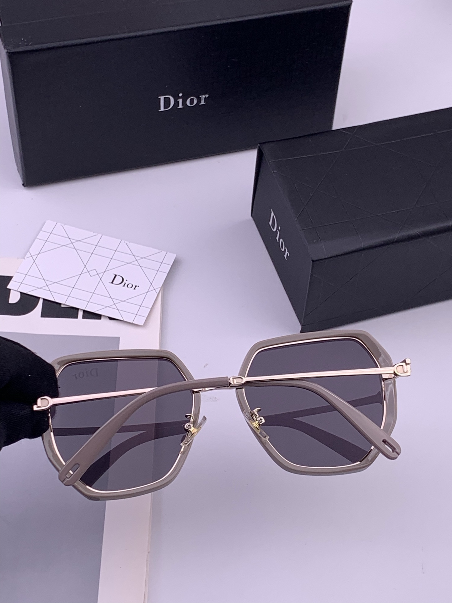 【DIOR】新款潮流爆款 时尚方框太阳镜 佩戴舒适 网红潮款墨镜  女士高清加厚偏光太阳镜🕶️ 🎉高品质