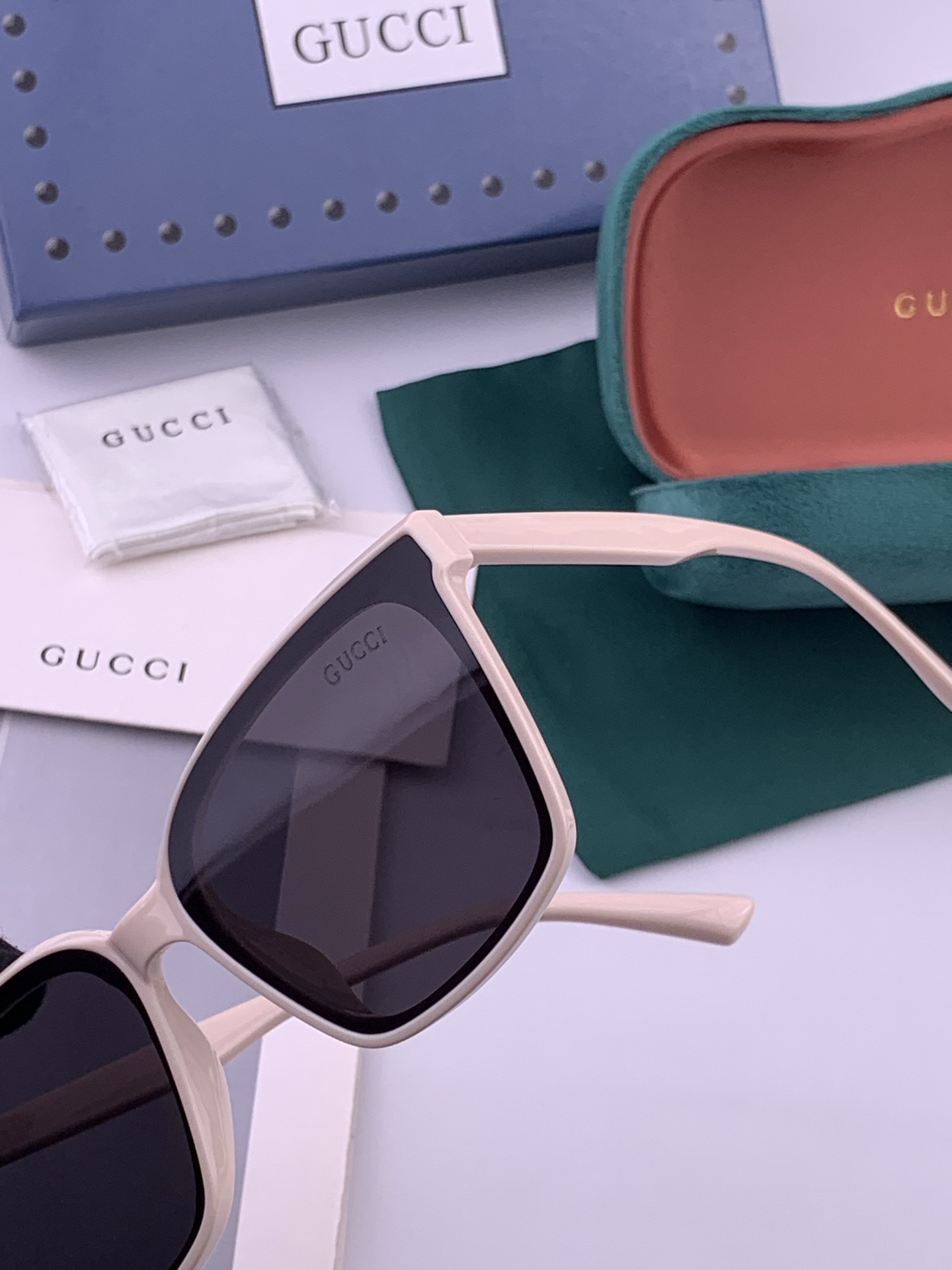 🔺 【GUCCI】开春新款 潮流爆款 时尚方框偏光太阳镜 高品质 佩戴舒适 网红潮款墨镜 女士高清尼龙偏