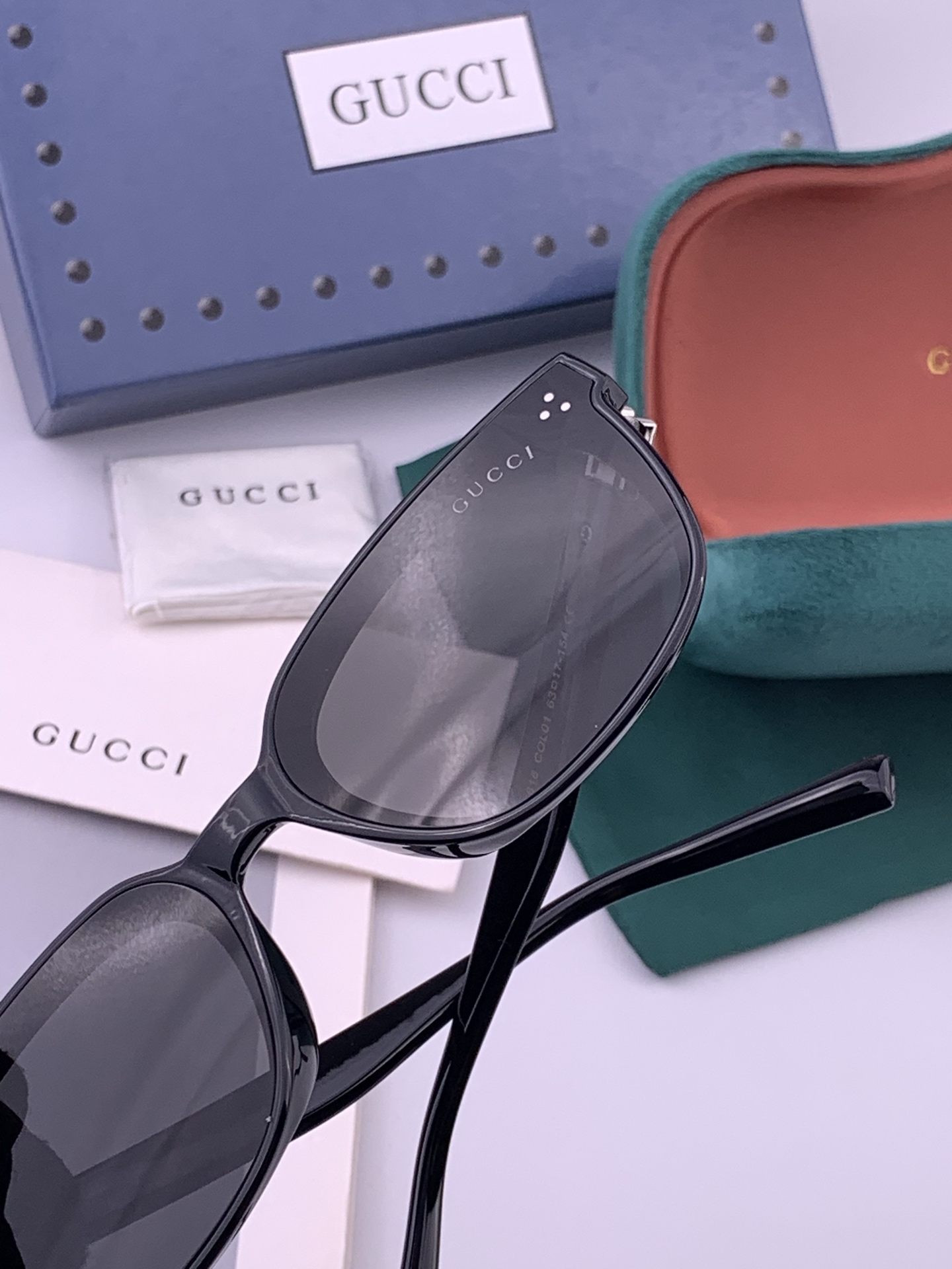 GUCCI  新款尼龙偏光太眼镜，情侣款时尚方框太阳镜佩戴舒适网红潮流款墨镜，大气女人范儿，大脸小脸都好