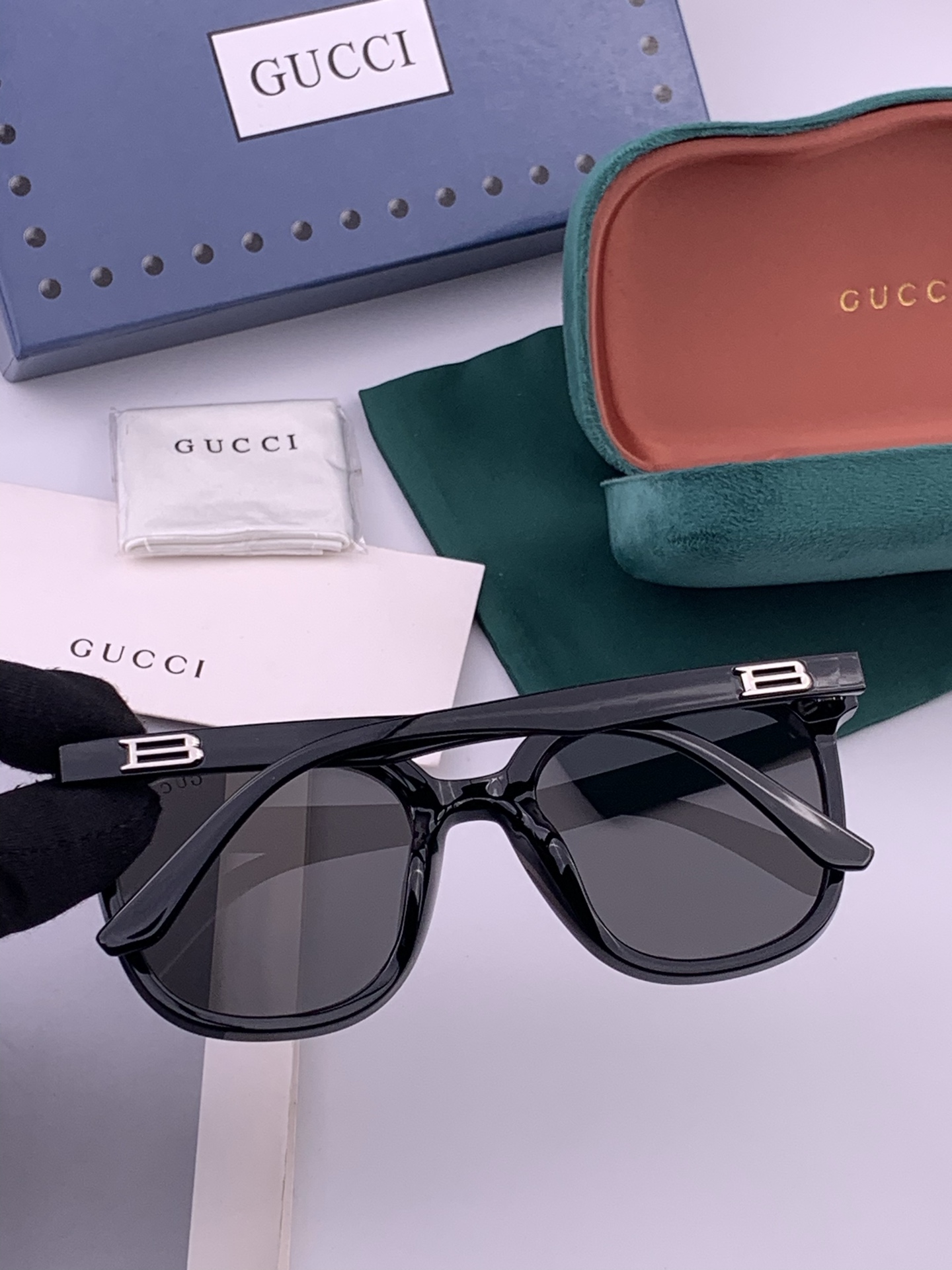 GUCCI  新款尼龙偏光太眼镜，情侣款时尚方框太阳镜佩戴舒适网红潮流款墨镜，大气女人范儿，大脸小脸都好