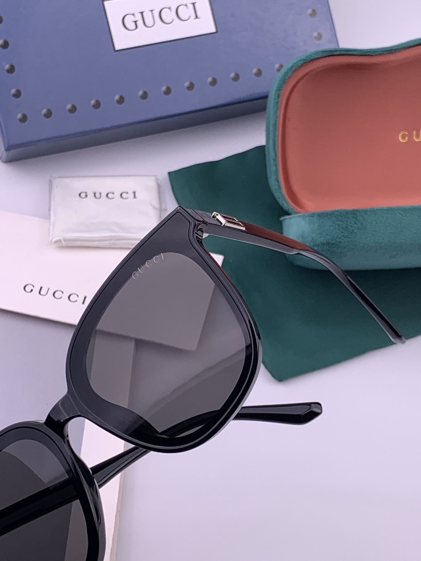 GUCCI  新款尼龙偏光太眼镜，情侣款时尚方框太阳镜佩戴舒适网红潮流款墨镜，大气女人范儿，大脸小脸都好
