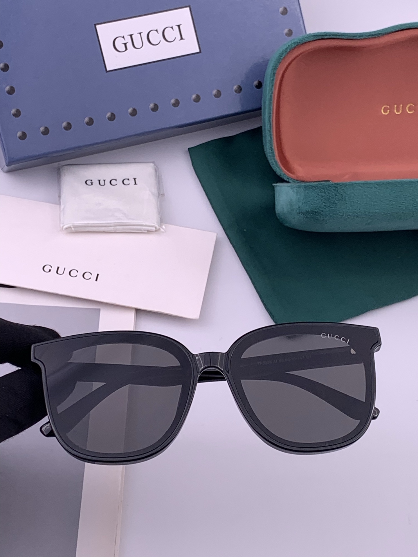 GUCCI  新款尼龙偏光太眼镜，情侣款时尚方框太阳镜佩戴舒适网红潮流款墨镜，大气女人范儿，大脸小脸都好