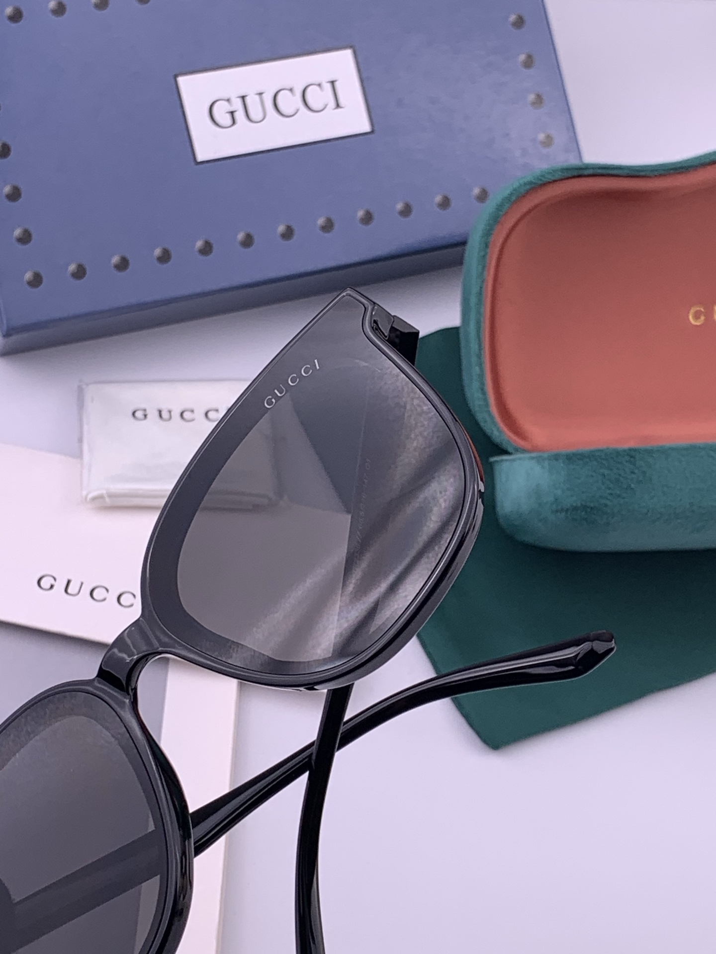 GUCCI  新款尼龙偏光太眼镜，情侣款时尚方框太阳镜佩戴舒适网红潮流款墨镜，大气女人范儿，大脸小脸都好