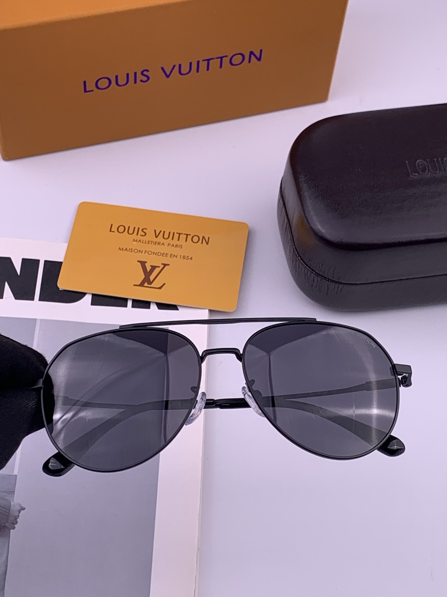 LV 🔥  高品质男女款墨镜   👍 进口宝丽来偏光镜片  🔥蛤蟆镜 开车钓鱼都可 🔥百搭显瘦墨镜韩版男