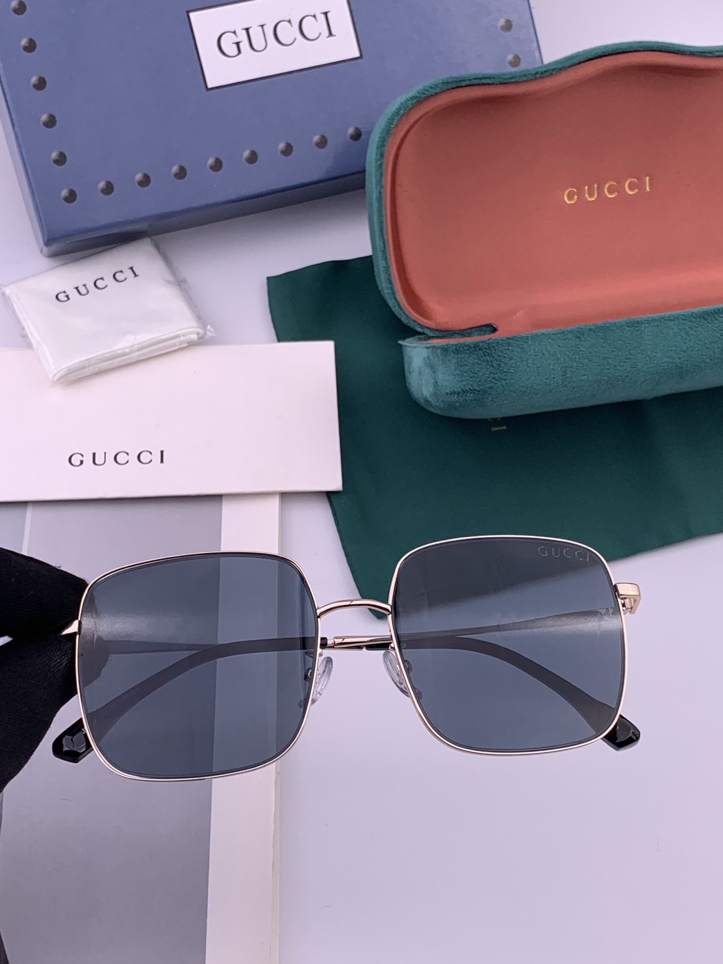 GUCCI 男款炫彩飞行员偏光太阳镜 ❤️材质：高清尼龙加厚卡槽高清偏光镜片 🌹无边框镜架💕颜👍型号：G
