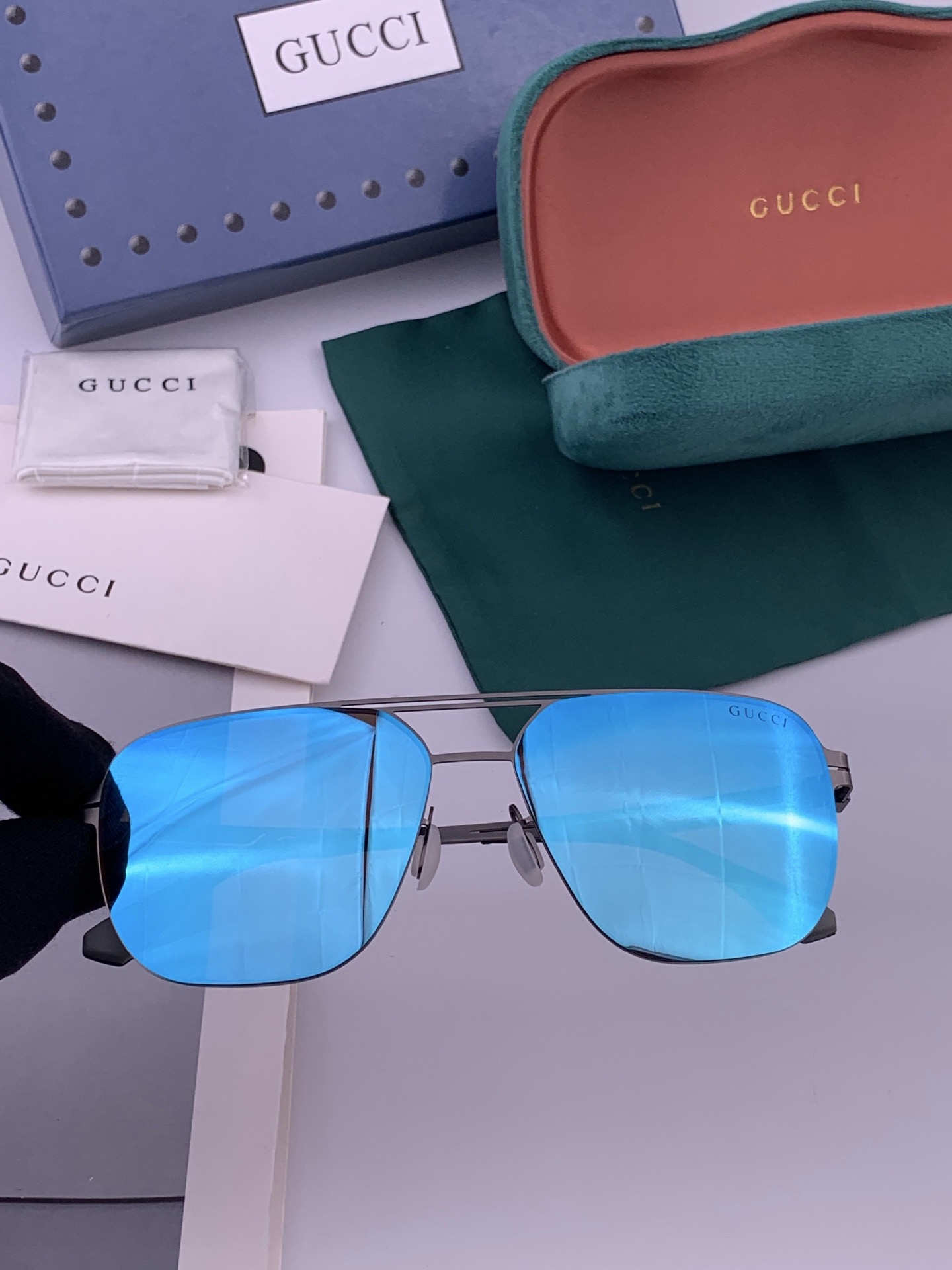GUCCI 男款炫彩飞行员偏光太阳镜 ❤️材质：高清尼龙加厚卡槽高清偏光镜片 🌹无边框镜架💕颜👍型号：G